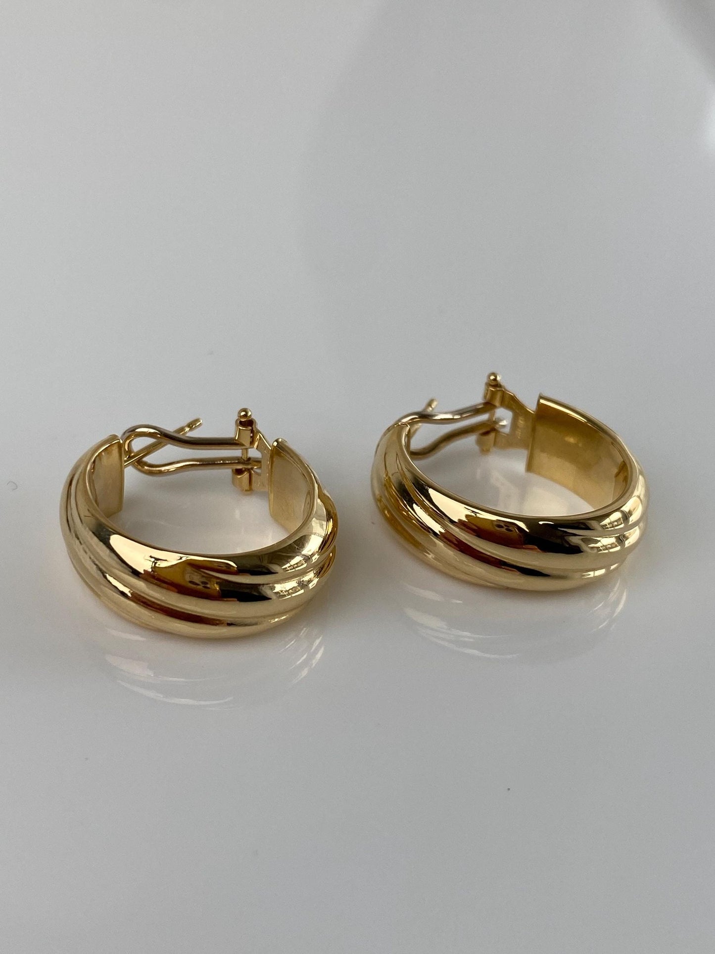 Vintage 18k Yellow Gold Hoop Earrings