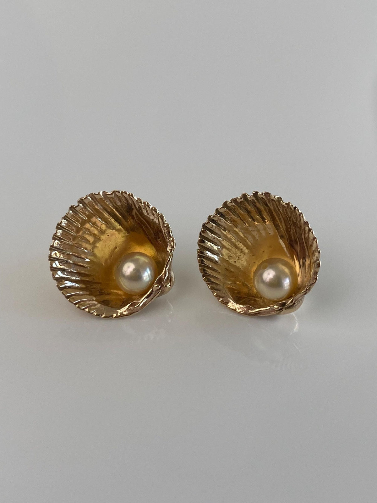 Vintage Solid 14k Yellow Gold Pearl Shell Stud Earrings