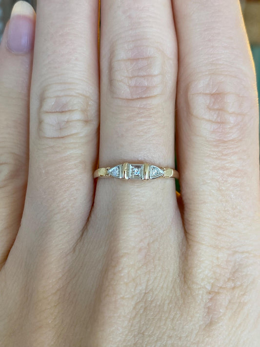Vintage Solid 14k Yellow Gold Diamond Ring Band - Size 7.25