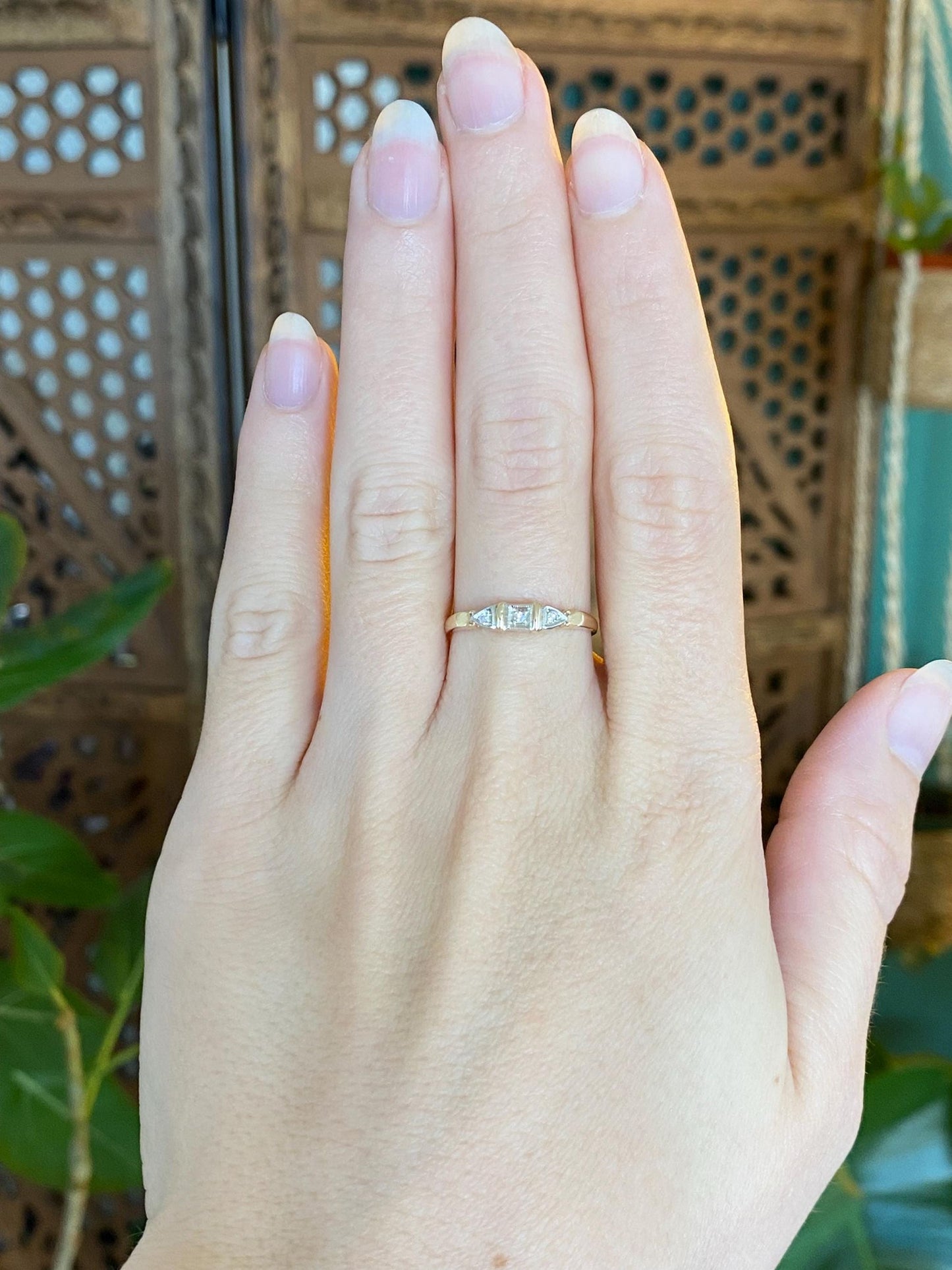Vintage Solid 14k Yellow Gold Diamond Ring Band - Size 7.25