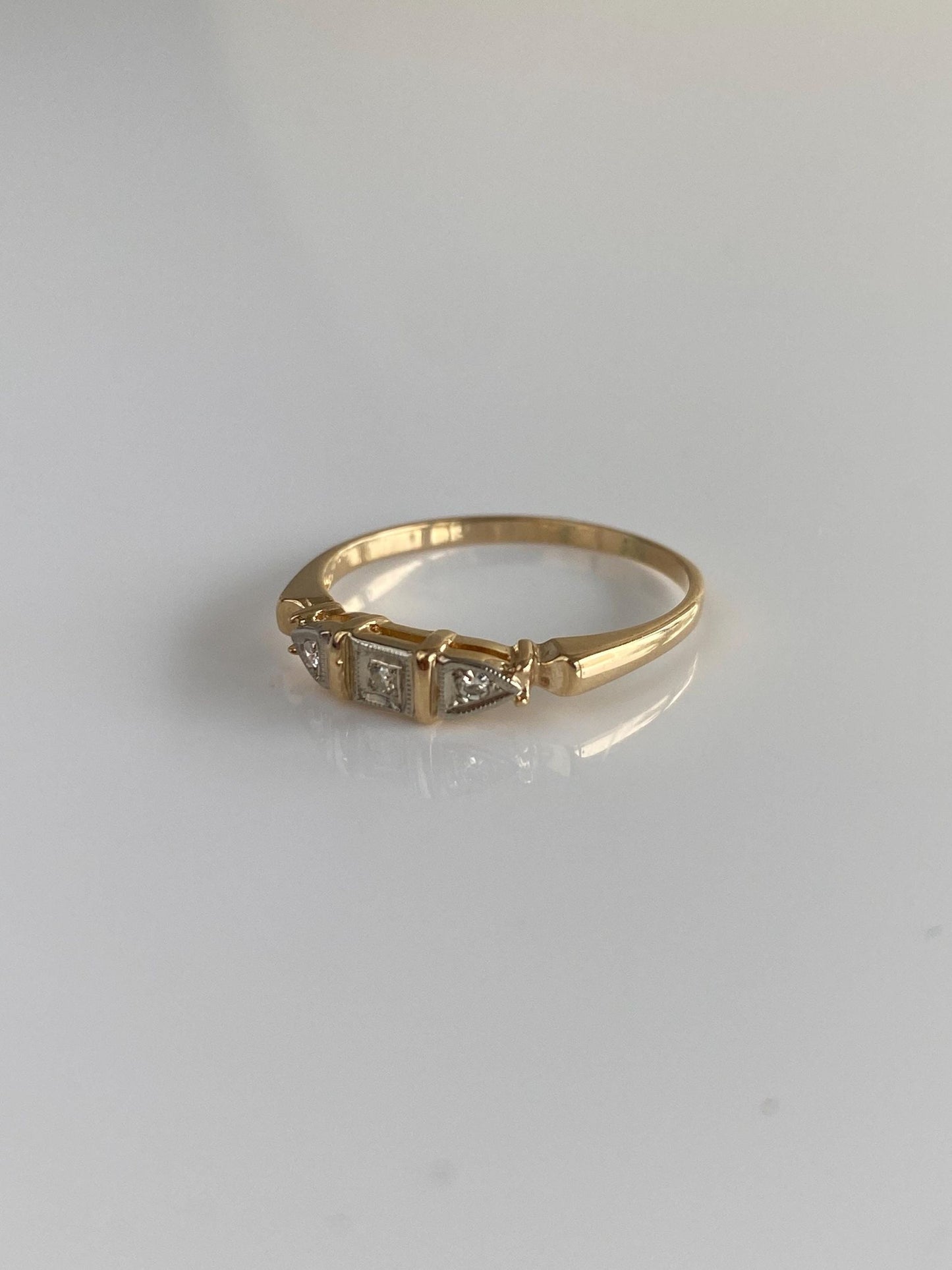 Vintage Solid 14k Yellow Gold Diamond Ring Band - Size 7.25
