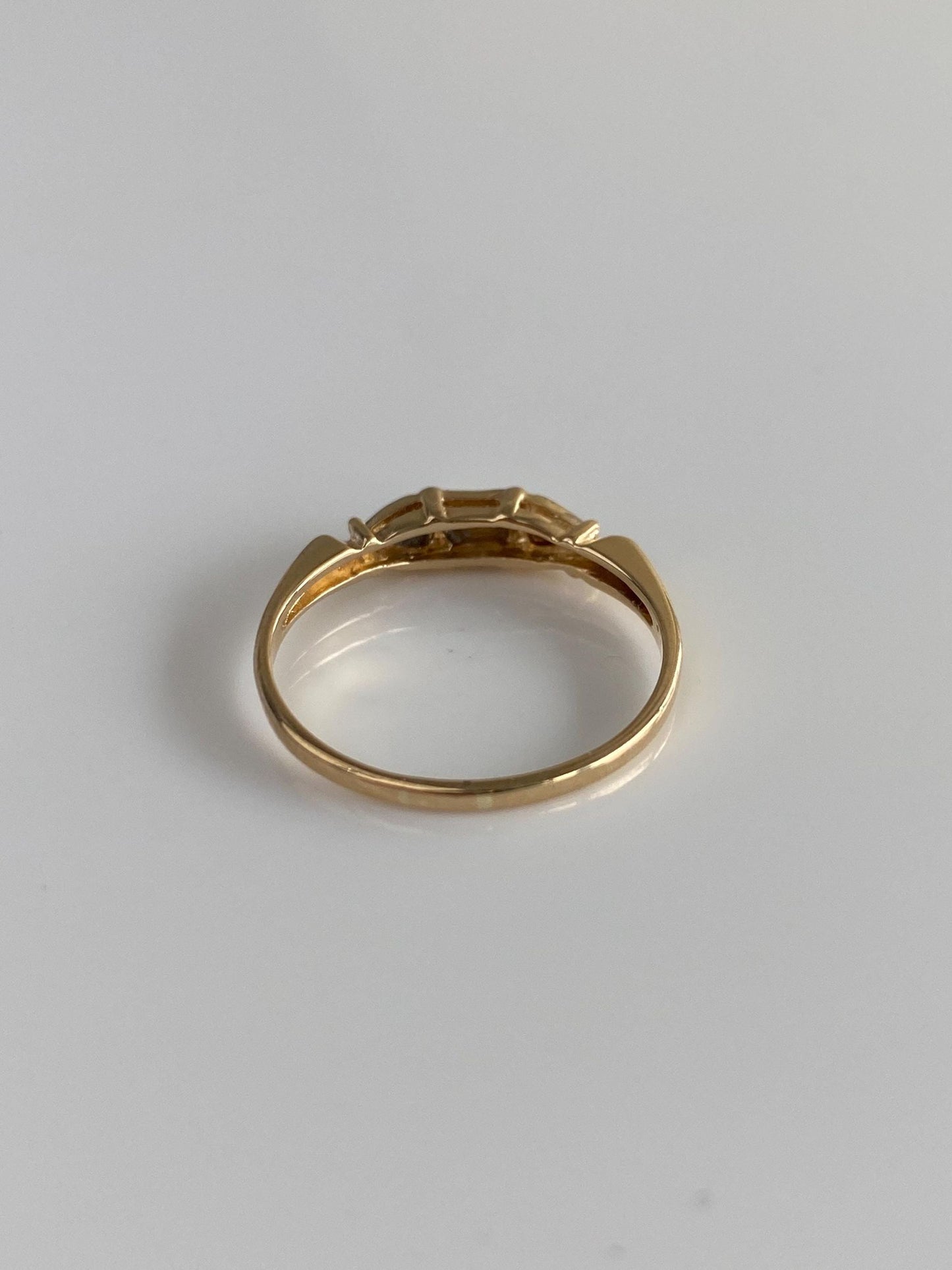 Vintage Solid 14k Yellow Gold Diamond Ring Band - Size 7.25