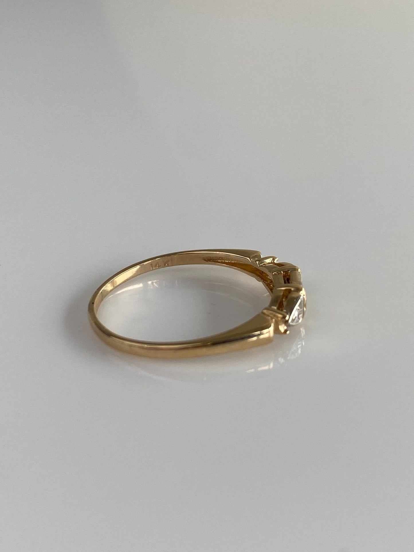Vintage Solid 14k Yellow Gold Diamond Ring Band - Size 7.25