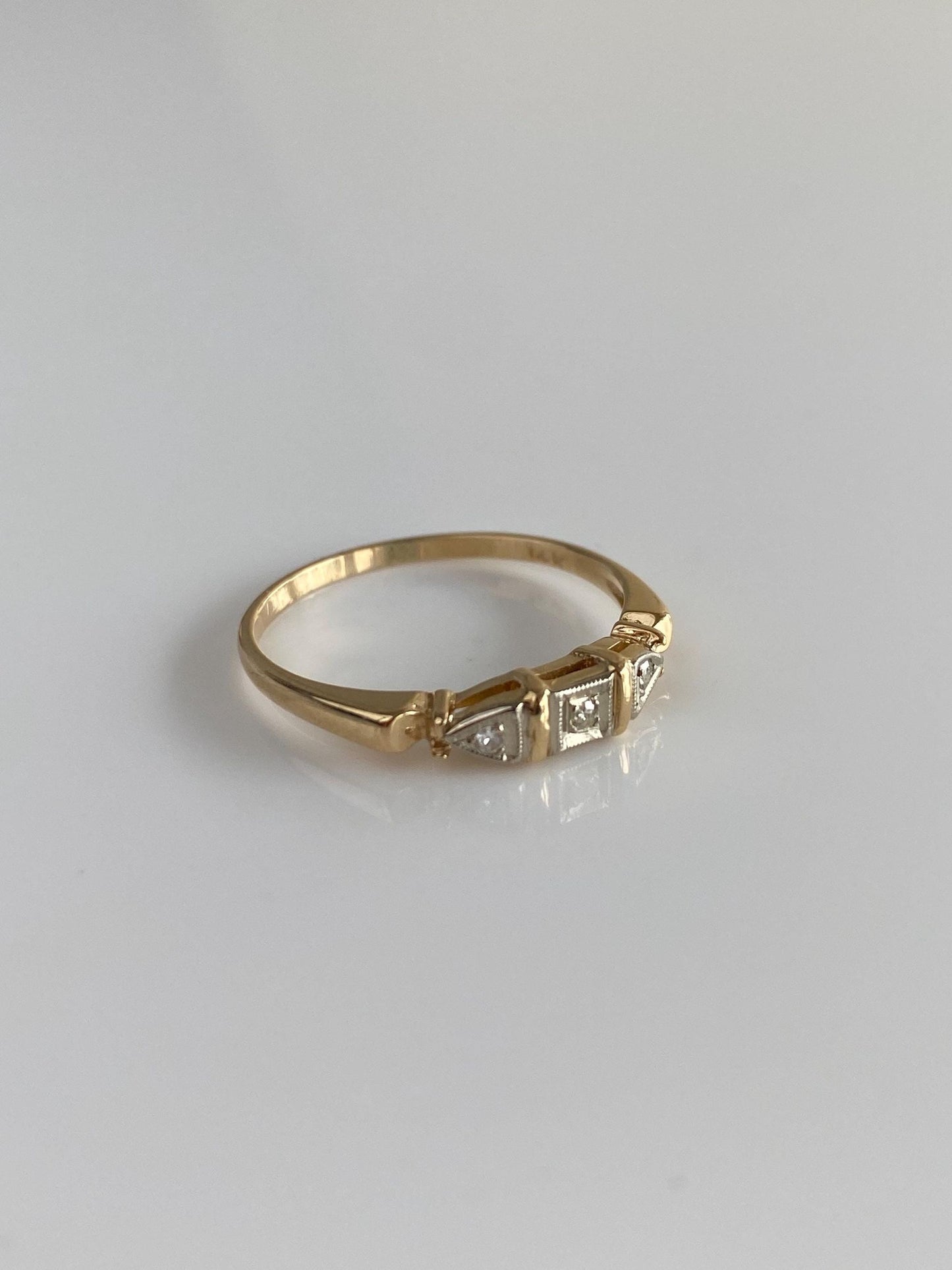 Vintage Solid 14k Yellow Gold Diamond Ring Band - Size 7.25