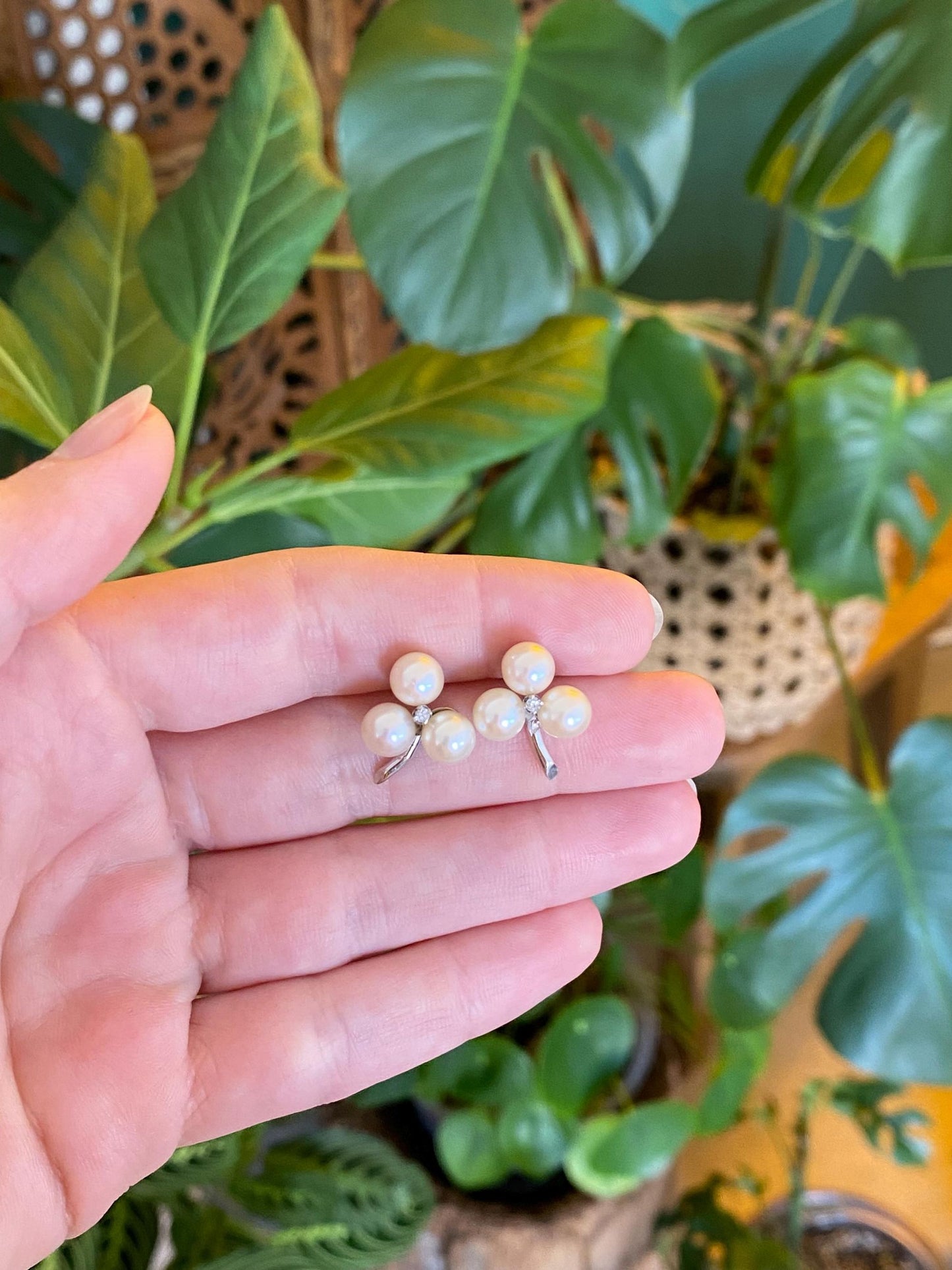 Vintage Solid 14k White Gold Diamond Pearl Clover Stud Earrings