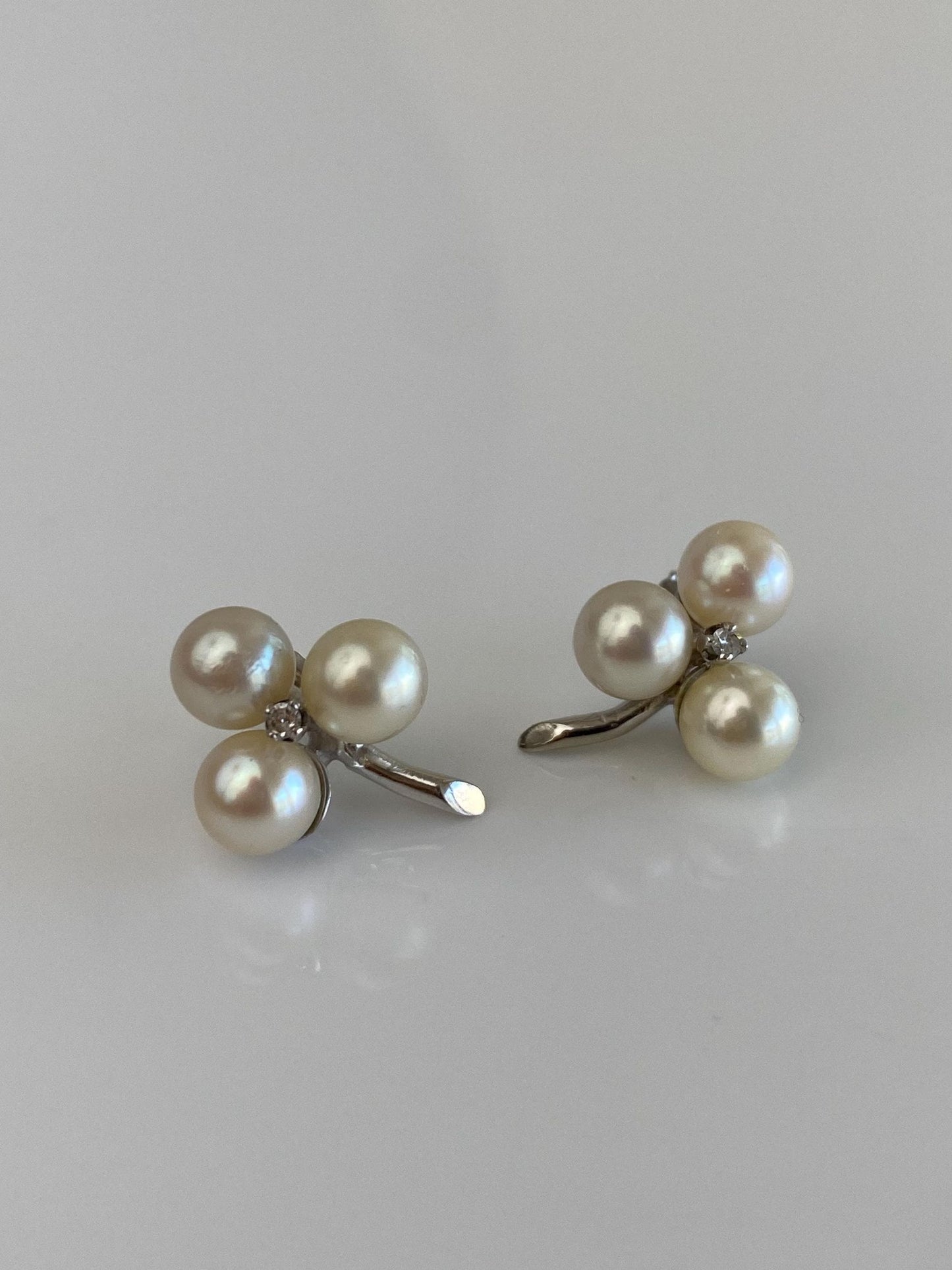 Vintage Solid 14k White Gold Diamond Pearl Clover Stud Earrings