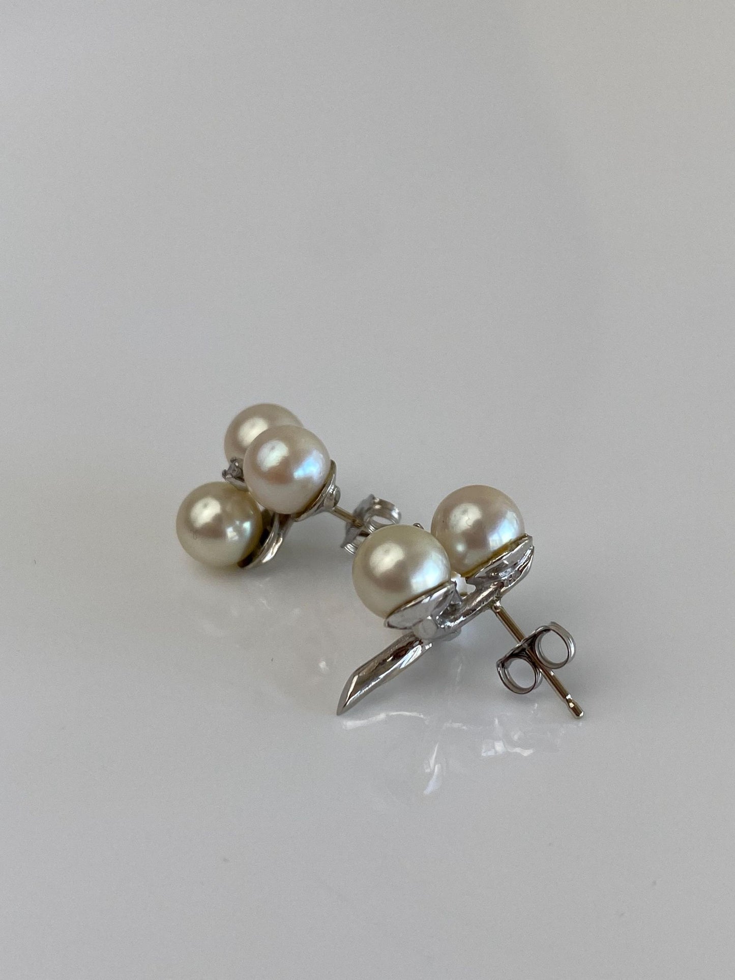 Vintage Solid 14k White Gold Diamond Pearl Clover Stud Earrings
