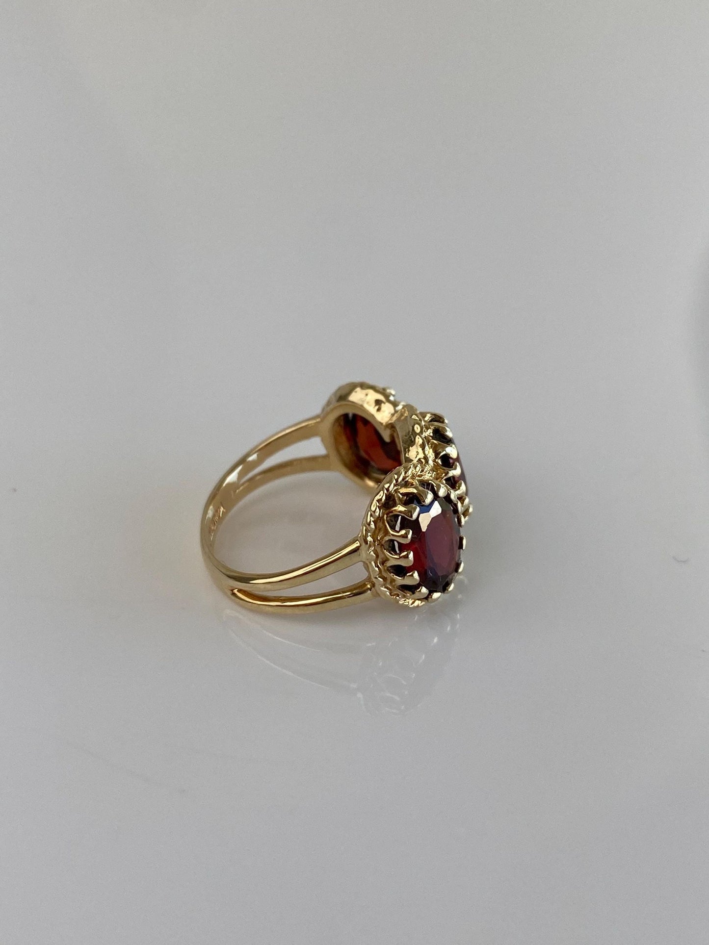 Vintage Solid 14k Yellow Gold Triple Garnet Ring - Size 4.25