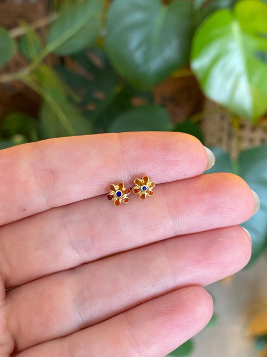 Vintage Solid 18k Yellow Gold Blue Red Enamel Flower Stud Earrings