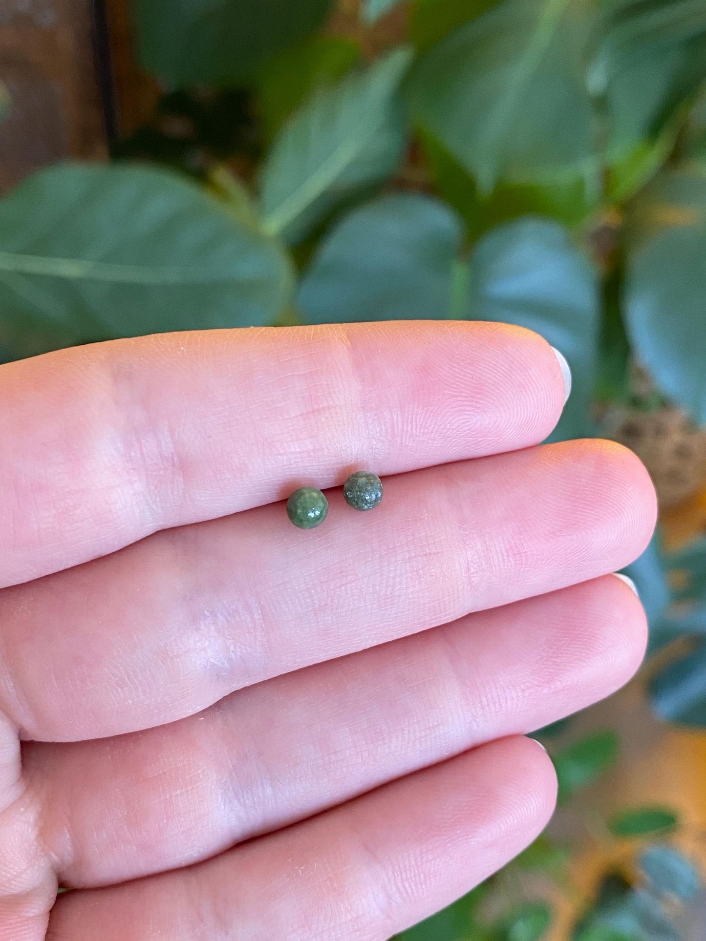 Vintage Solid 14k Yellow Gold Nephrite Stud Earrings