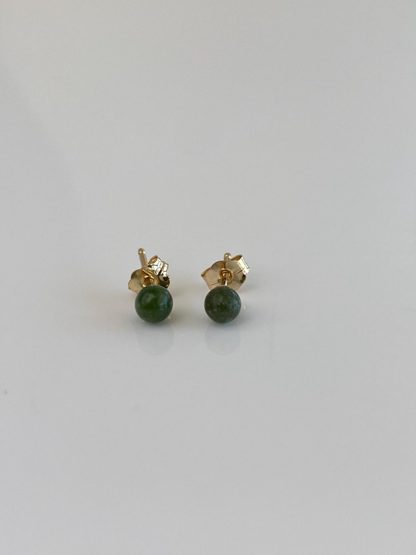 Vintage Solid 14k Yellow Gold Nephrite Stud Earrings