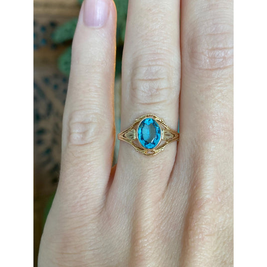 Solid 10k Yellow Gold Blue Cubic Zirconia Leaves Ring - Size 5.5