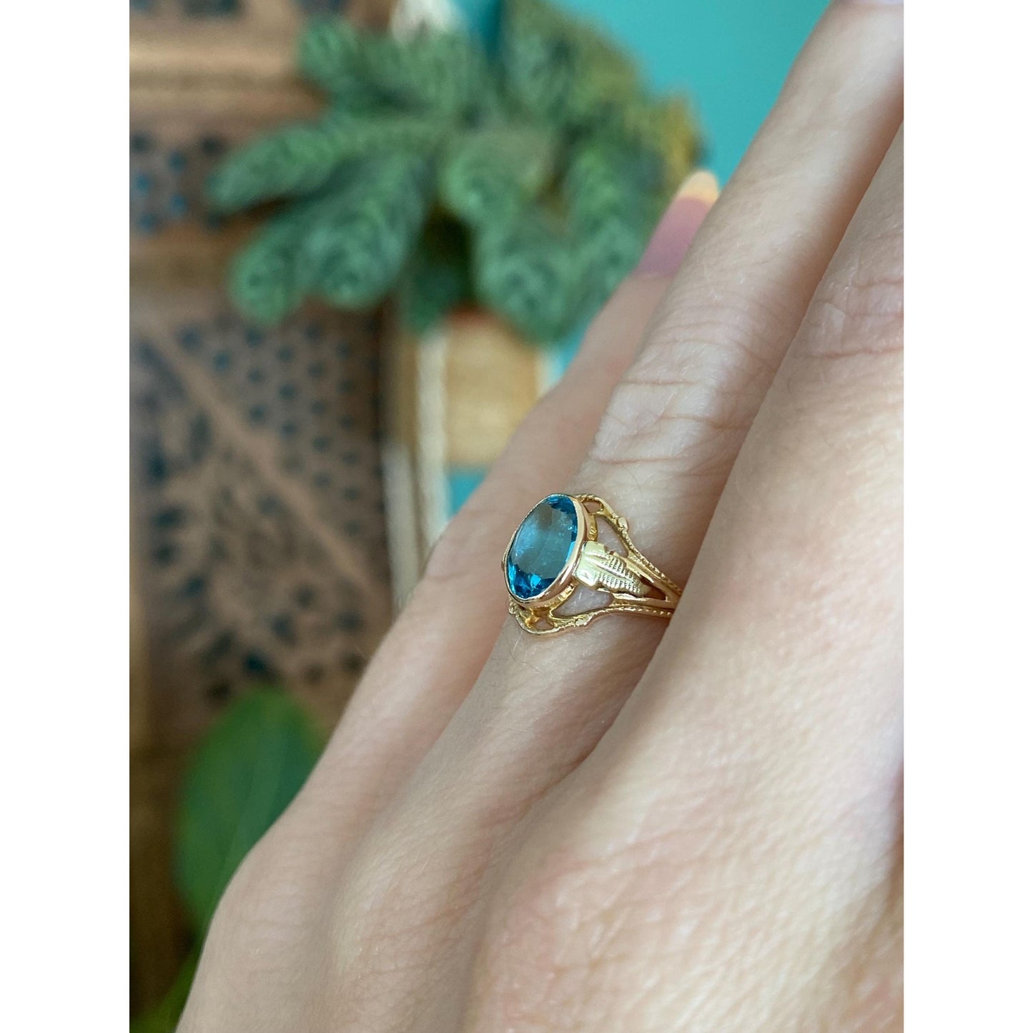 Solid 10k Yellow Gold Blue Cubic Zirconia Leaves Ring - Size 5.5