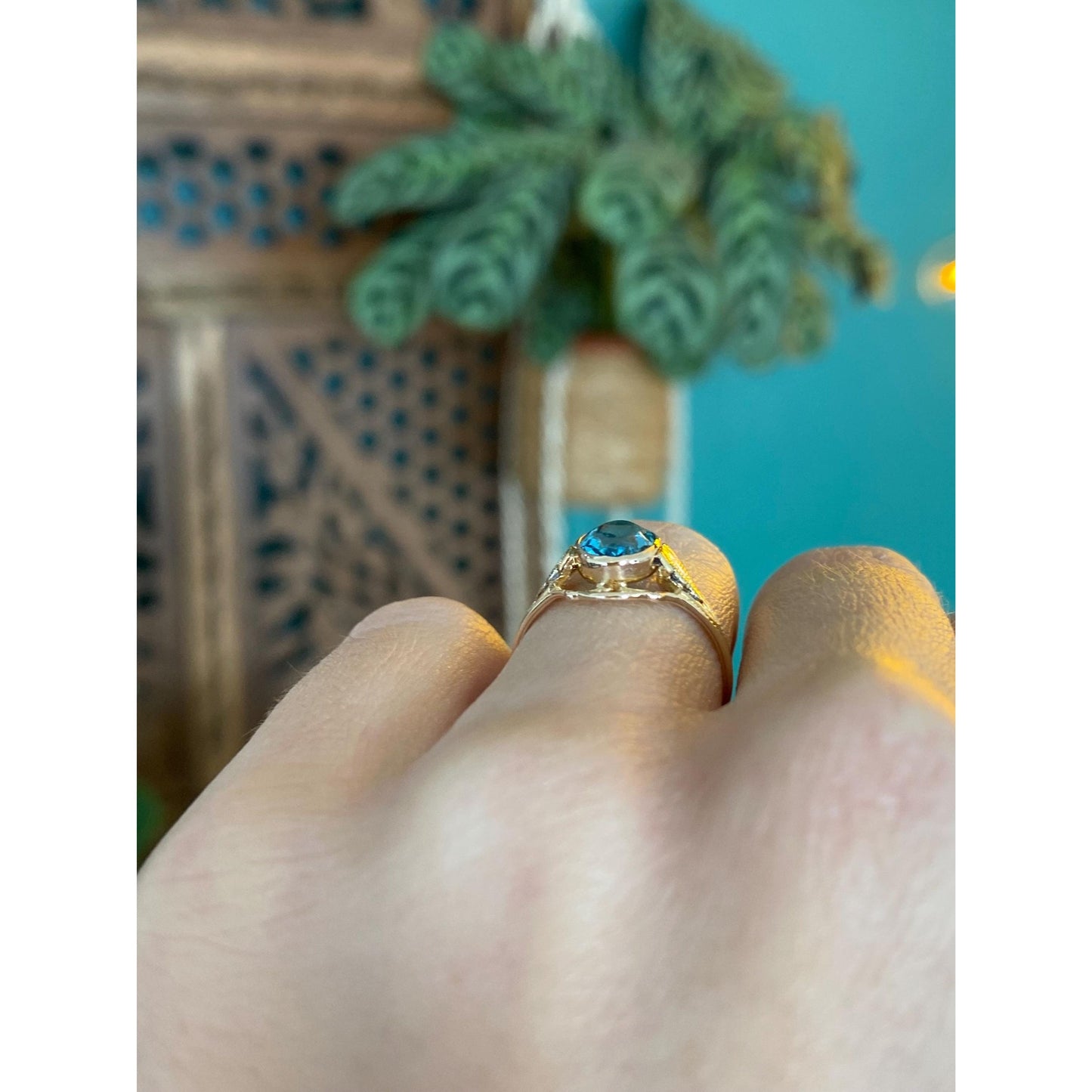 Solid 10k Yellow Gold Blue Cubic Zirconia Leaves Ring - Size 5.5