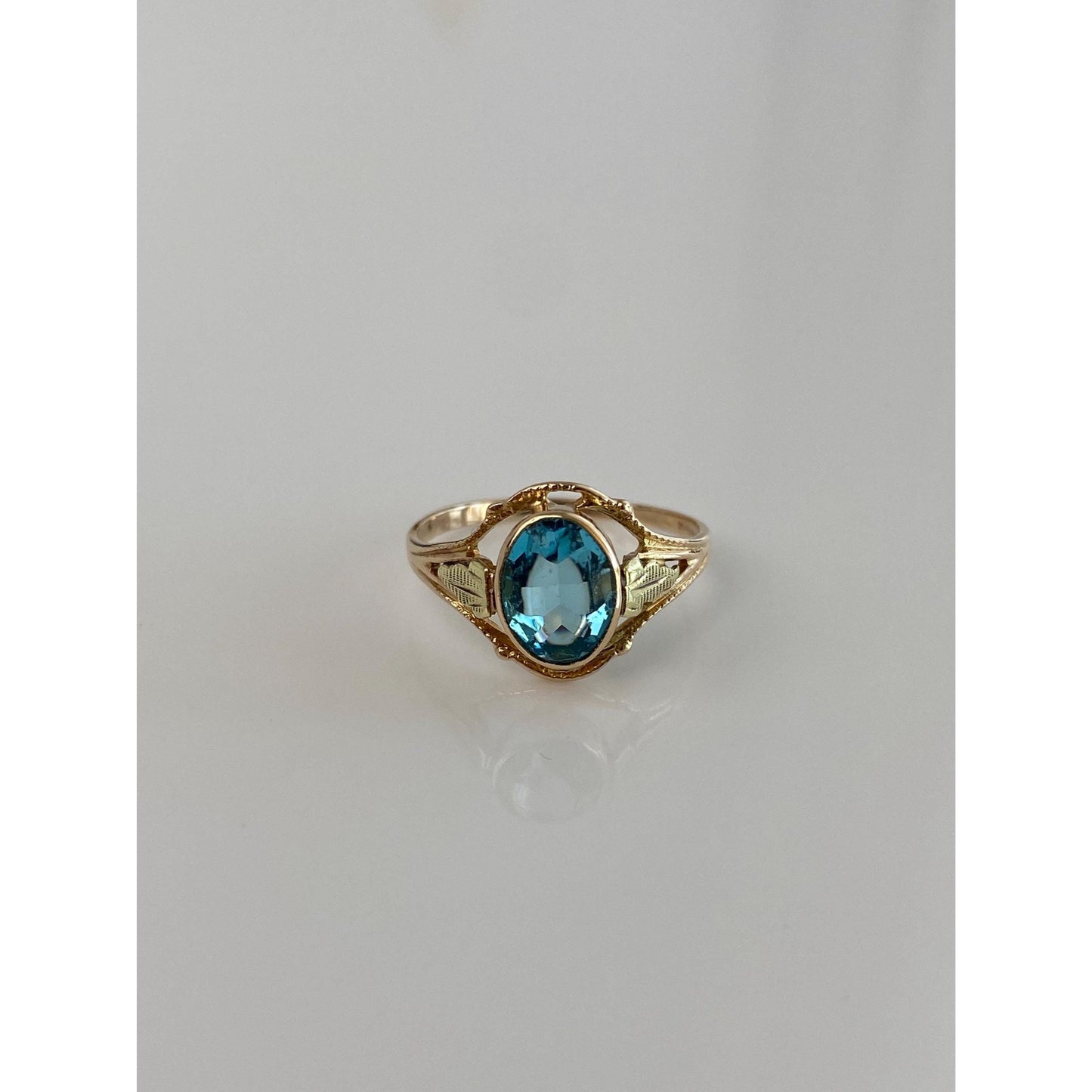 Solid 10k Yellow Gold Blue Cubic Zirconia Leaves Ring - Size 5.5