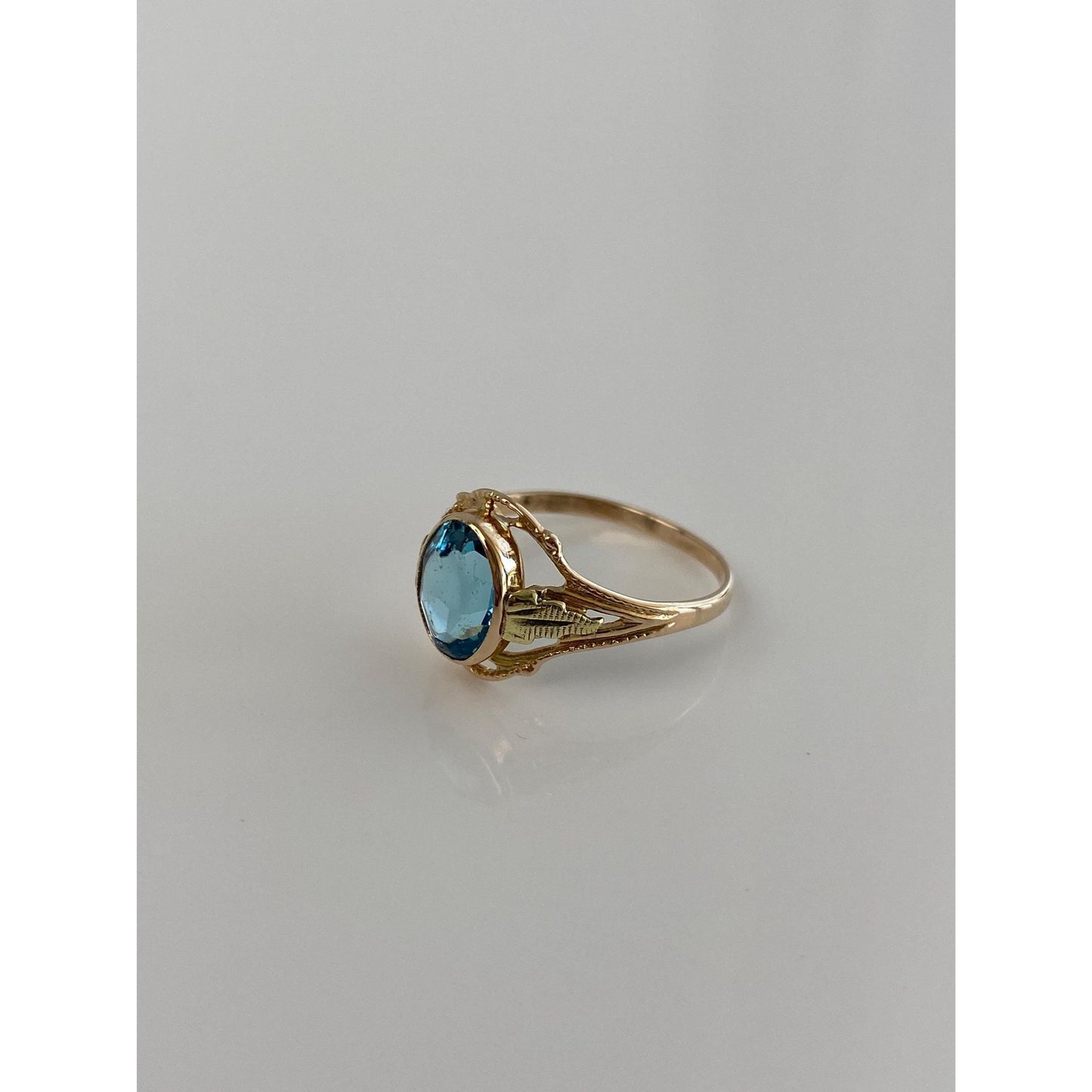 Solid 10k Yellow Gold Blue Cubic Zirconia Leaves Ring - Size 5.5