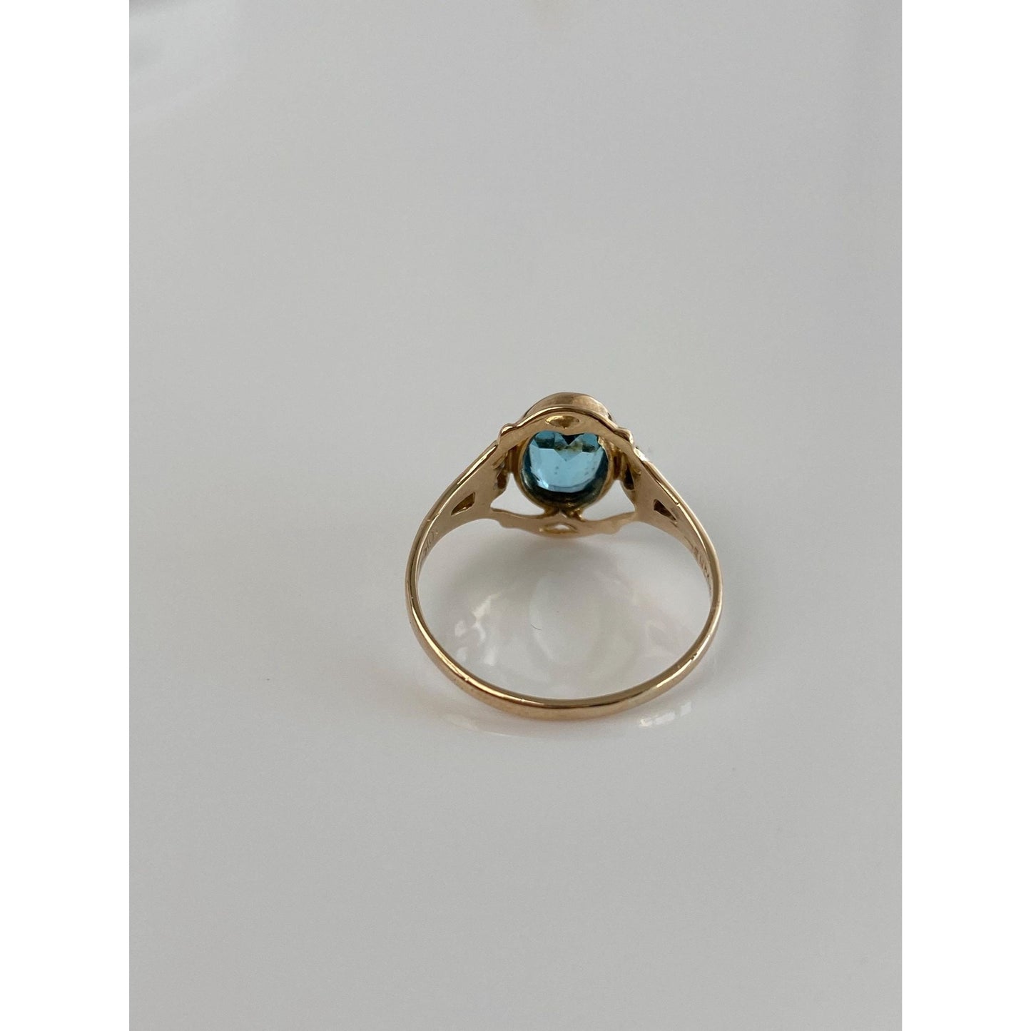 Solid 10k Yellow Gold Blue Cubic Zirconia Leaves Ring - Size 5.5