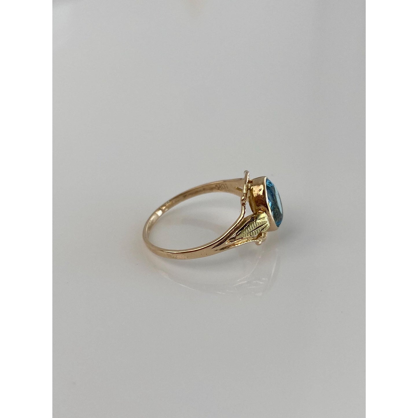 Solid 10k Yellow Gold Blue Cubic Zirconia Leaves Ring - Size 5.5