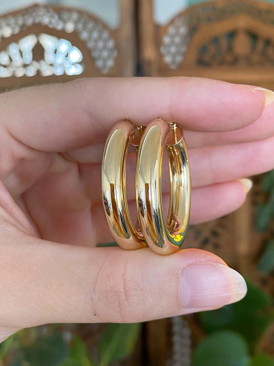 Vintage 14k Yellow Gold Chunky Oval Hoop Earrings