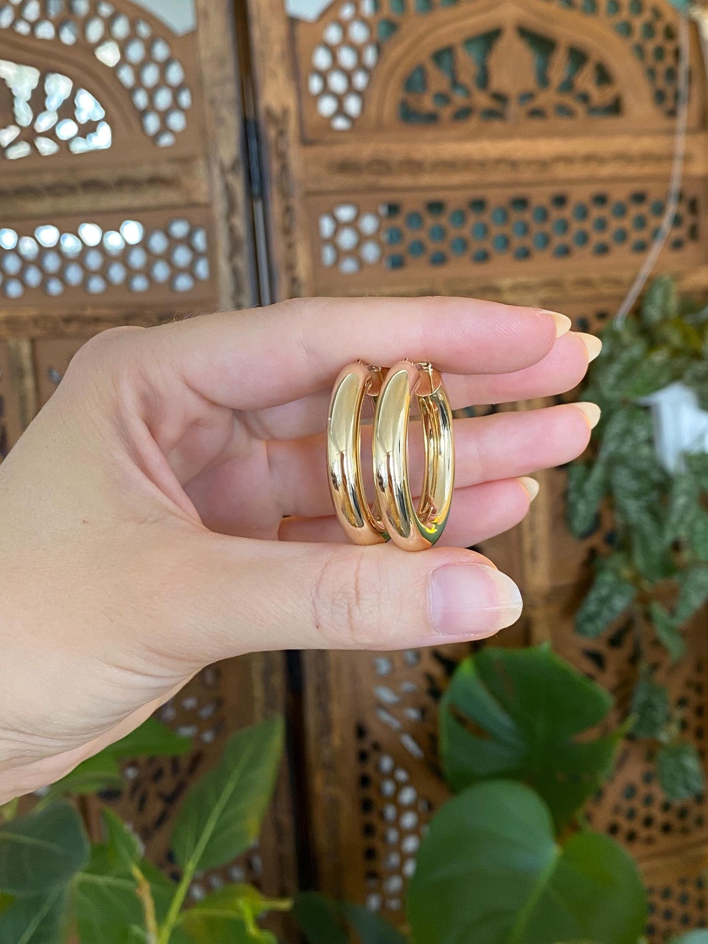 Vintage 14k Yellow Gold Chunky Oval Hoop Earrings
