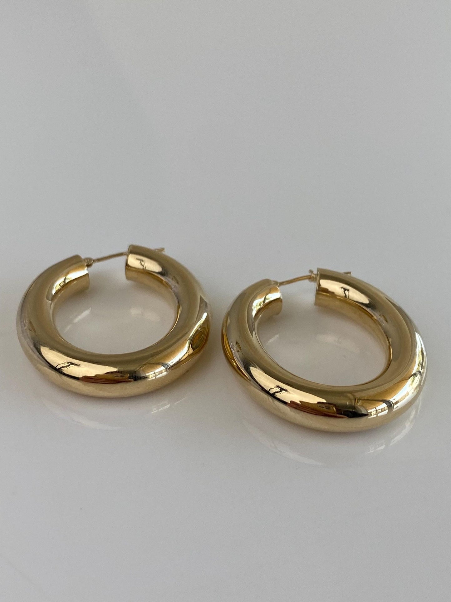 Vintage 14k Yellow Gold Chunky Oval Hoop Earrings