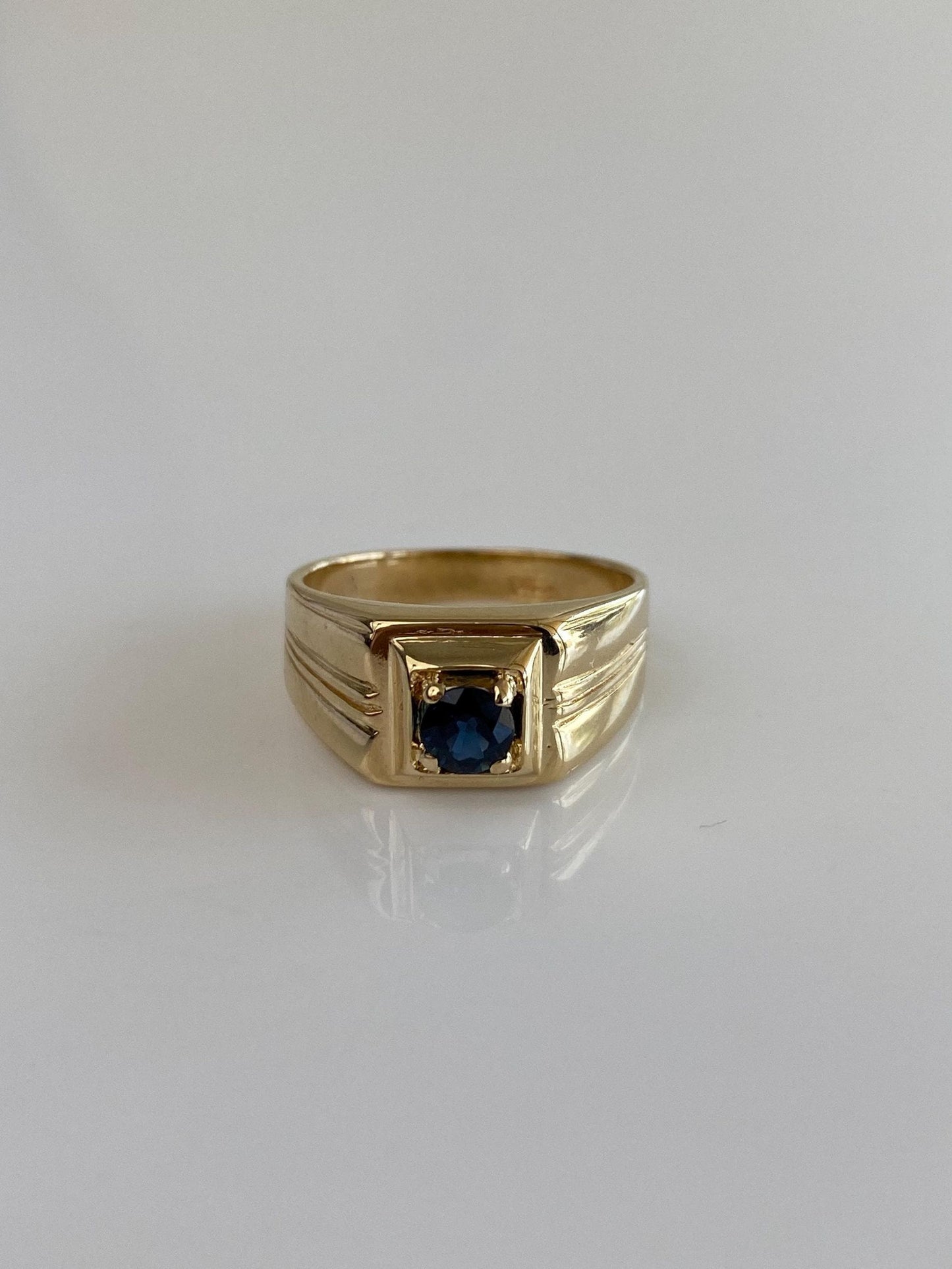 Vintage Solid 14k Yellow Gold Blue Sapphire Designed Ring - Size 5.5