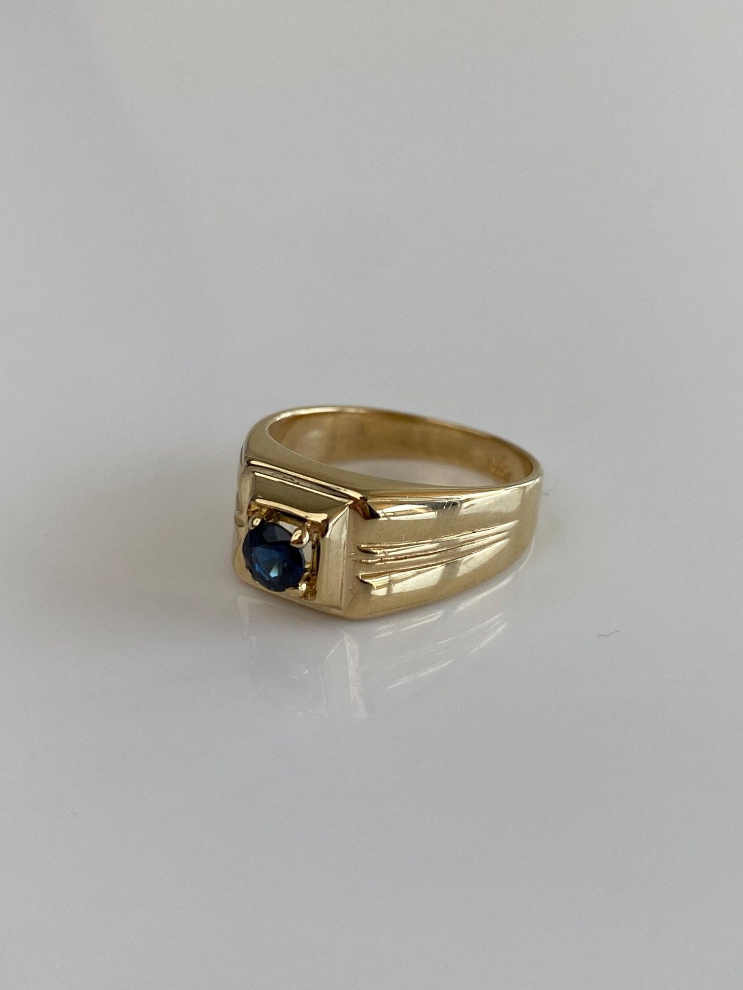 Vintage Solid 14k Yellow Gold Blue Sapphire Designed Ring - Size 5.5