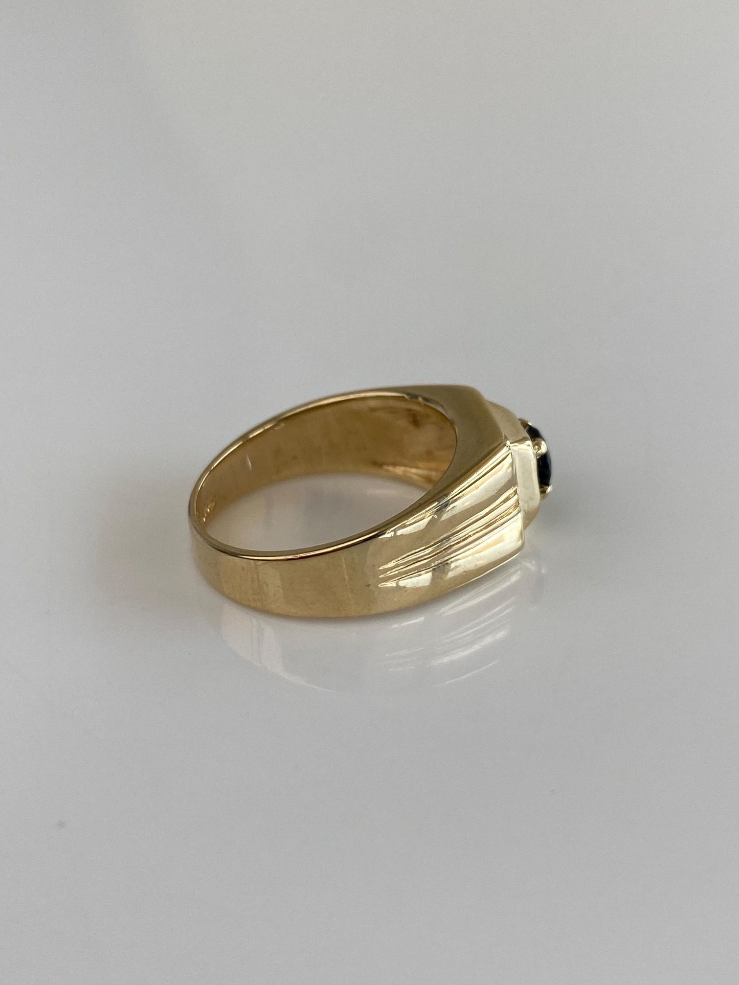 Vintage Solid 14k Yellow Gold Blue Sapphire Designed Ring - Size 5.5