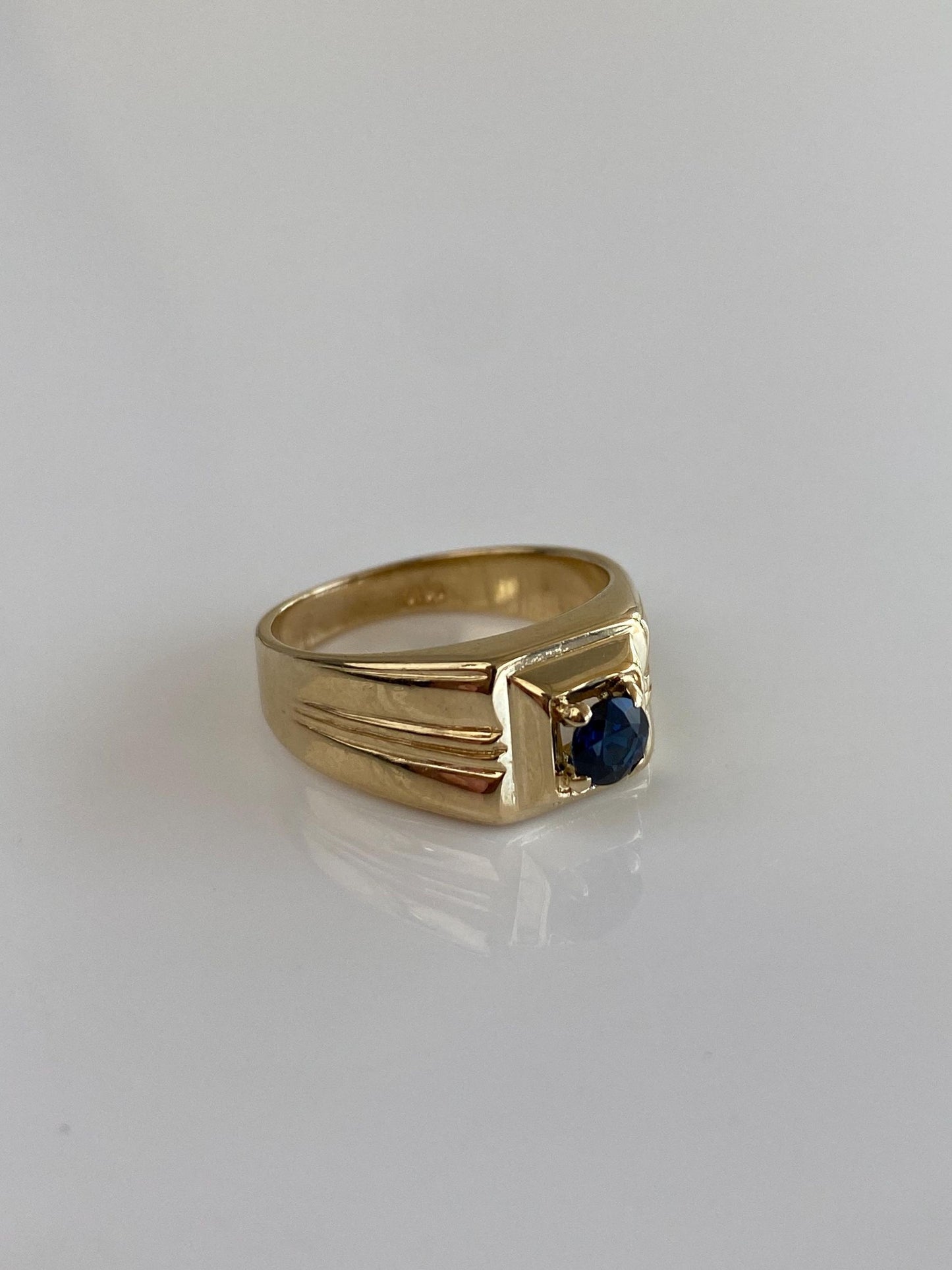 Vintage Solid 14k Yellow Gold Blue Sapphire Designed Ring - Size 5.5