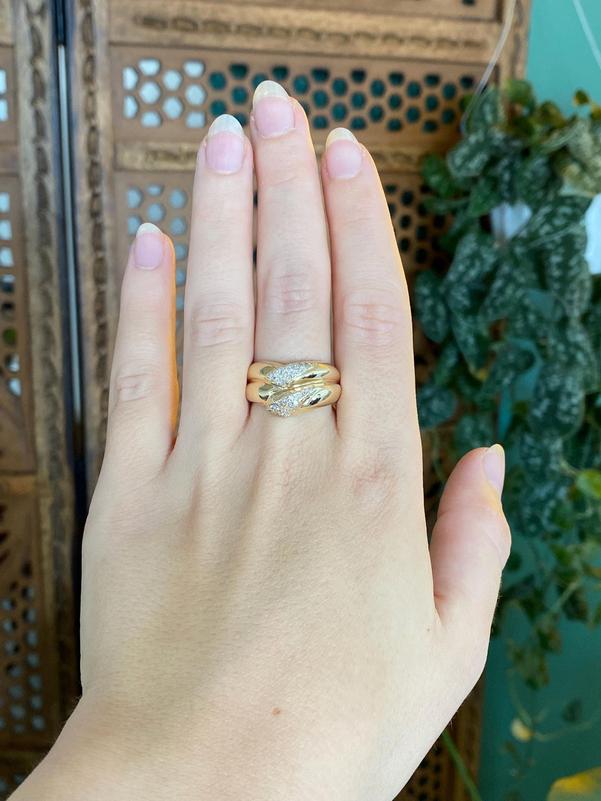 Vintage Solid 14k Yellow Gold Chunky Diamond Chevron Ring Band - Size 8