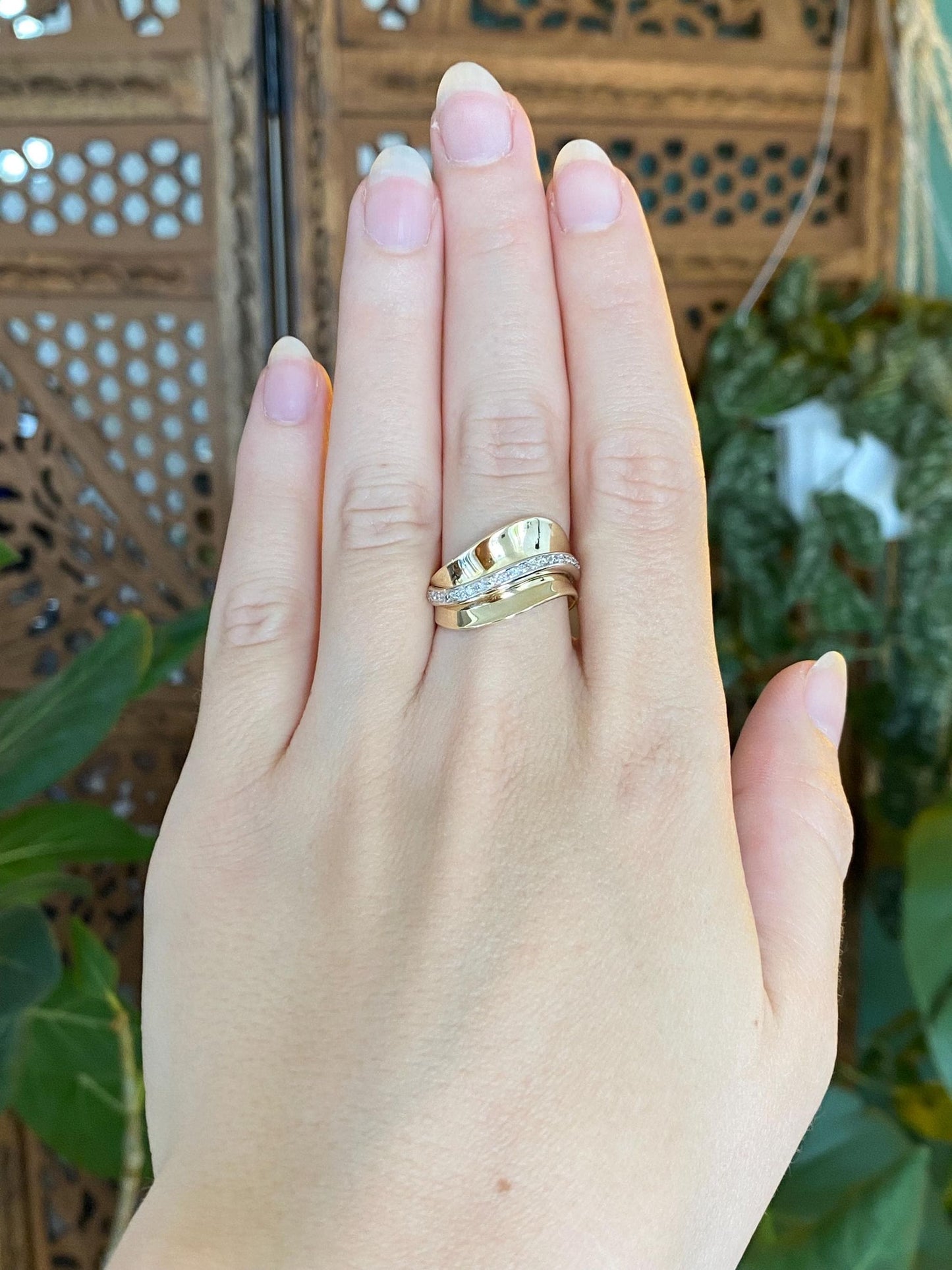 Vintage Solid 14k White & Yellow Gold Diamond Wavy Ring - Size 6.75