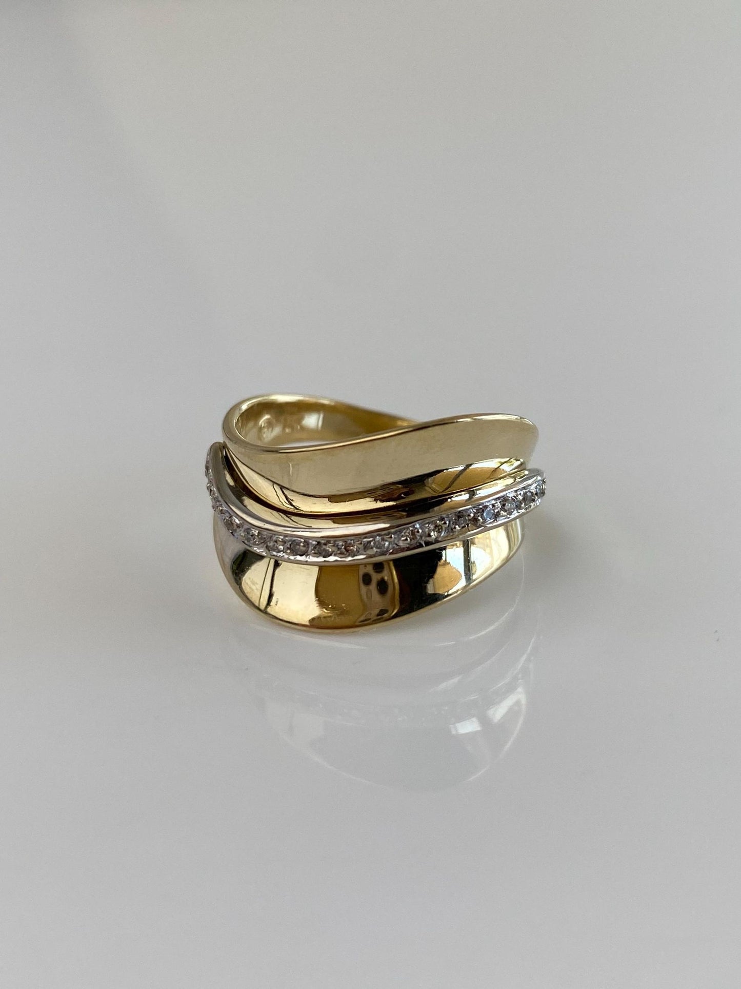 Vintage Solid 14k White & Yellow Gold Diamond Wavy Ring - Size 6.75