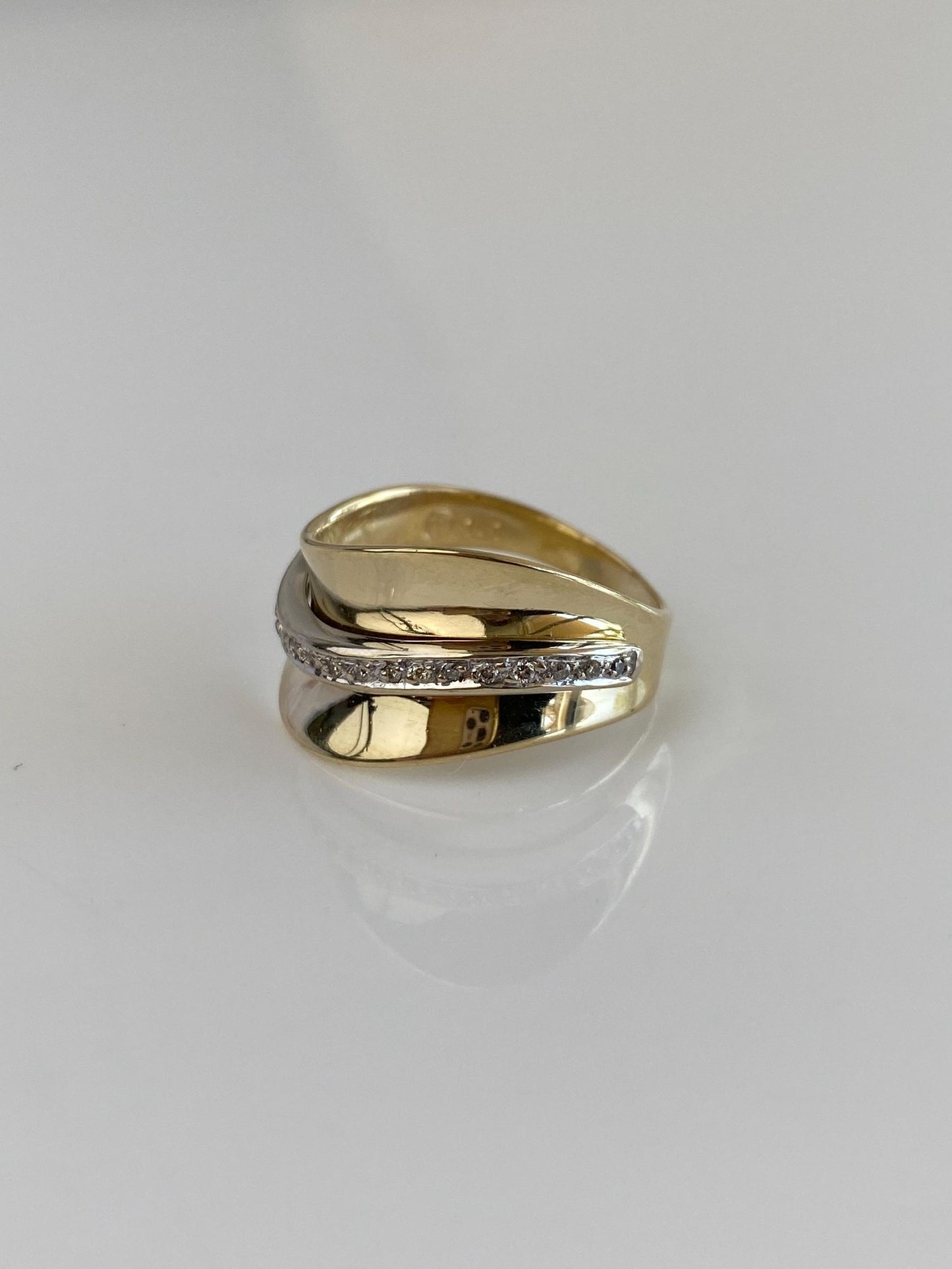 Vintage Solid 14k White & Yellow Gold Diamond Wavy Ring - Size 6.75