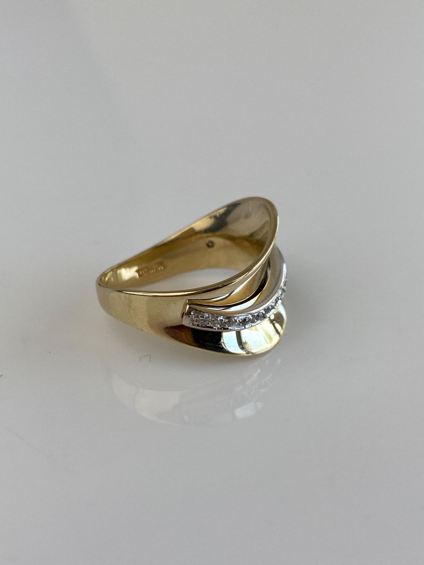 Vintage Solid 14k White & Yellow Gold Diamond Wavy Ring - Size 6.75