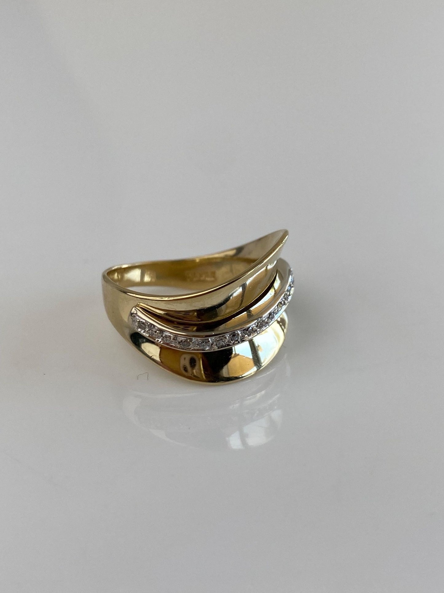 Vintage Solid 14k White & Yellow Gold Diamond Wavy Ring - Size 6.75