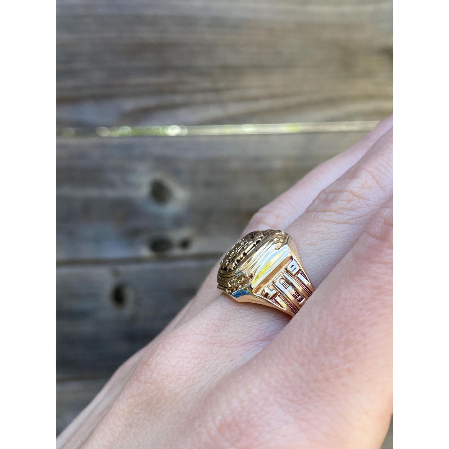 Vintage Solid 10k Yellow Gold Class Ring - Size 7.75