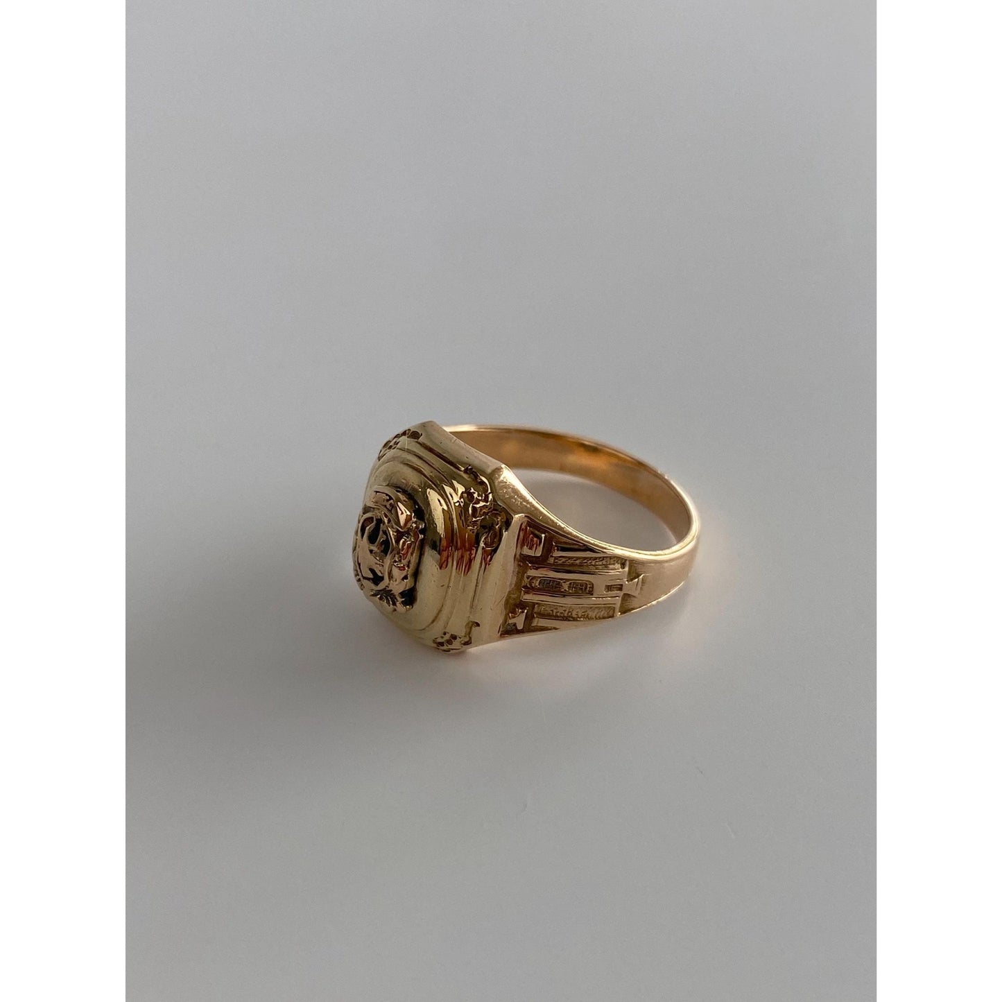 Vintage Solid 10k Yellow Gold Class Ring - Size 7.75