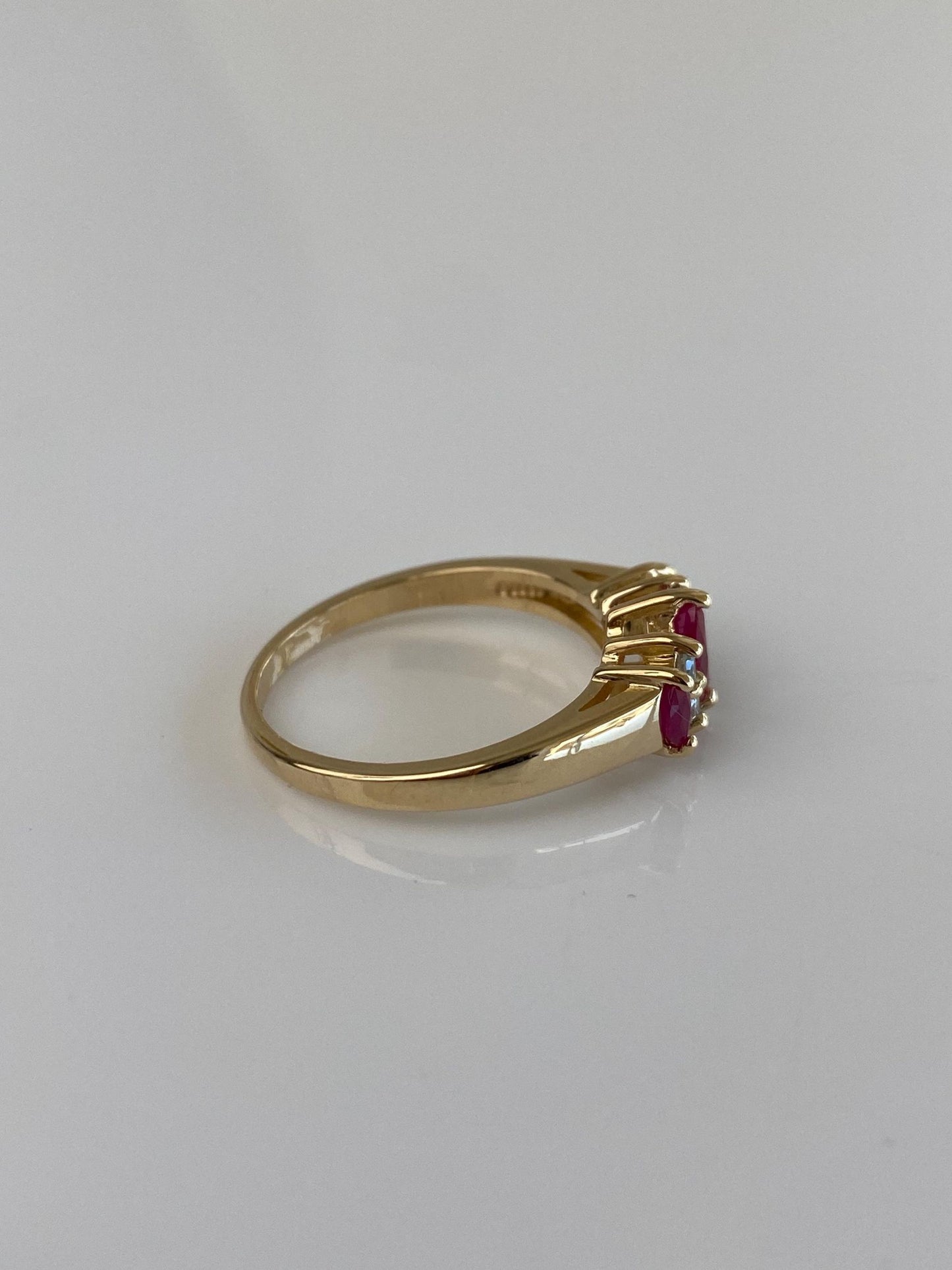 Vintage Solid 14k Yellow Gold Ruby Diamond Ring - Size 6.75