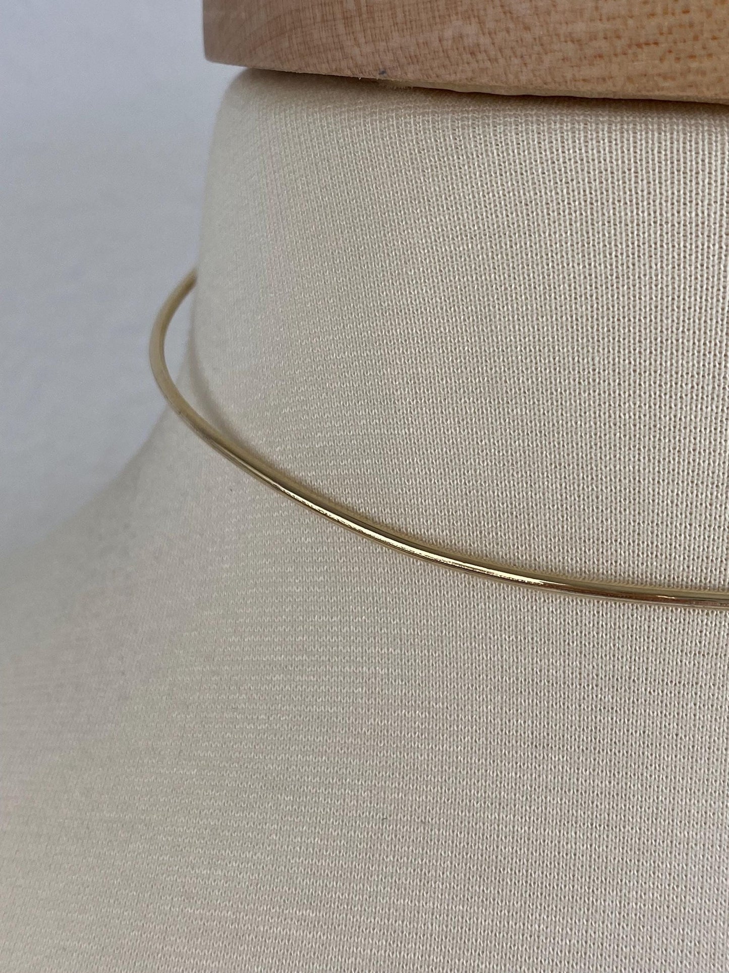 Solid 10k Yellow Gold Wire Collar Necklace - 13 inches