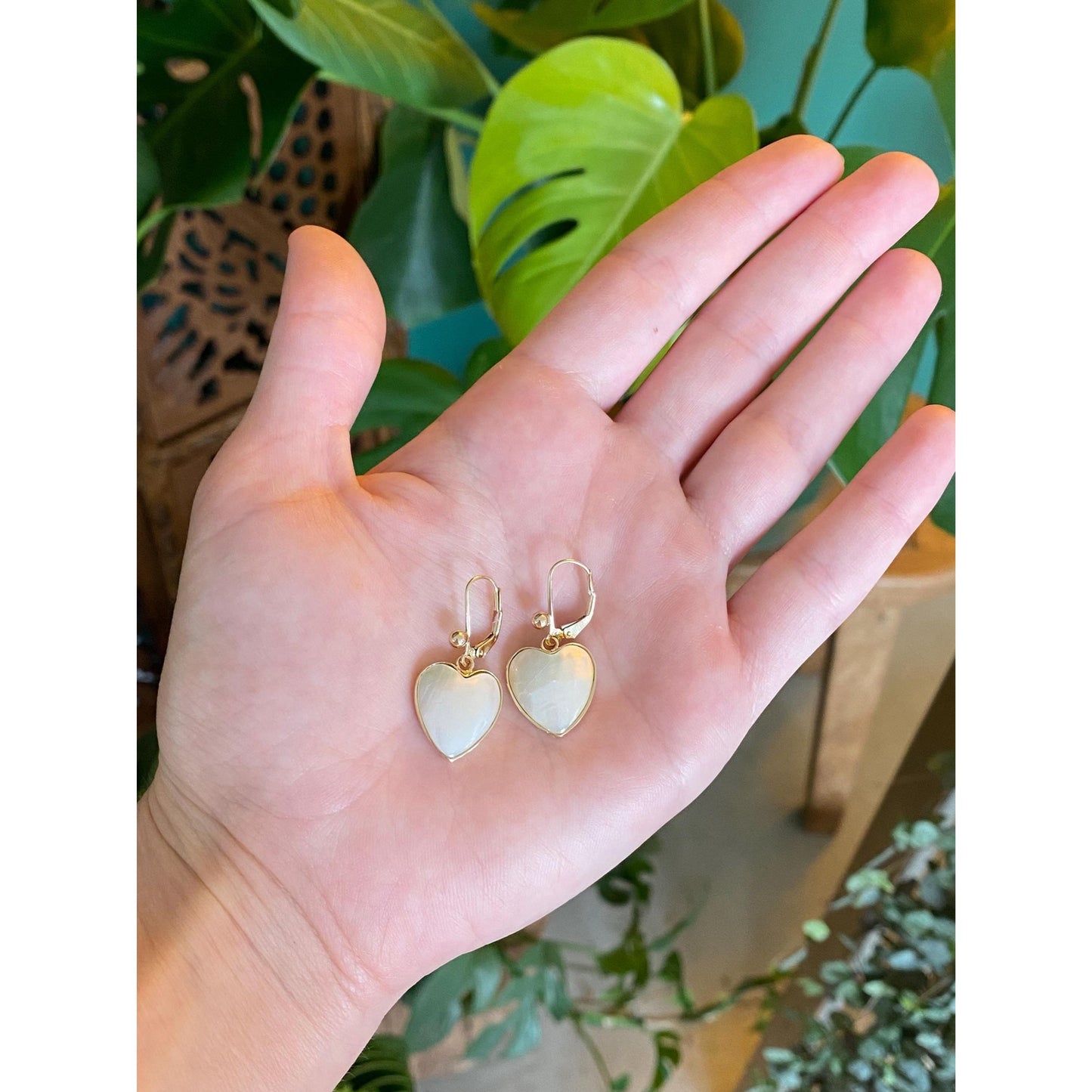 Vintage Solid 14k Yellow Gold Mother of Pearl Heart Dangle Earrings