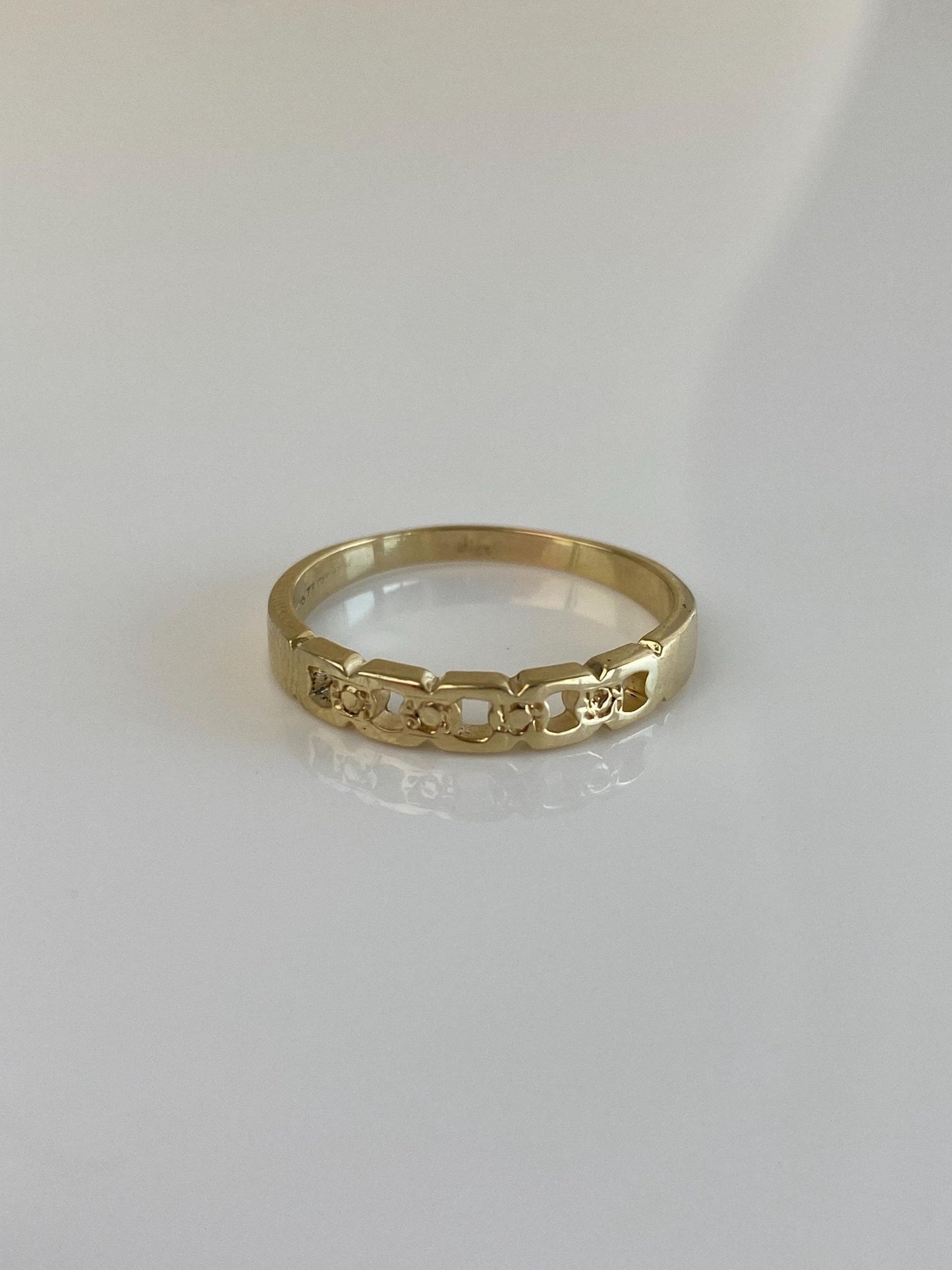 Vintage Solid 14k Yellow Gold Link Design Ring Band - Size 8.25