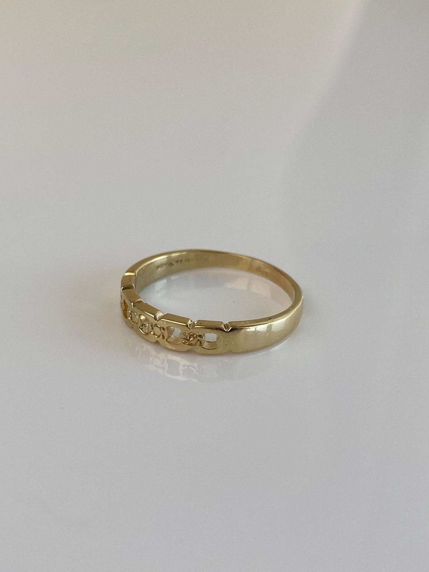 Vintage Solid 14k Yellow Gold Link Design Ring Band - Size 8.25
