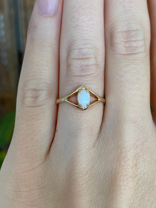 Vintage Solid 10k Yellow Gold Opal Ring - Size 5.75