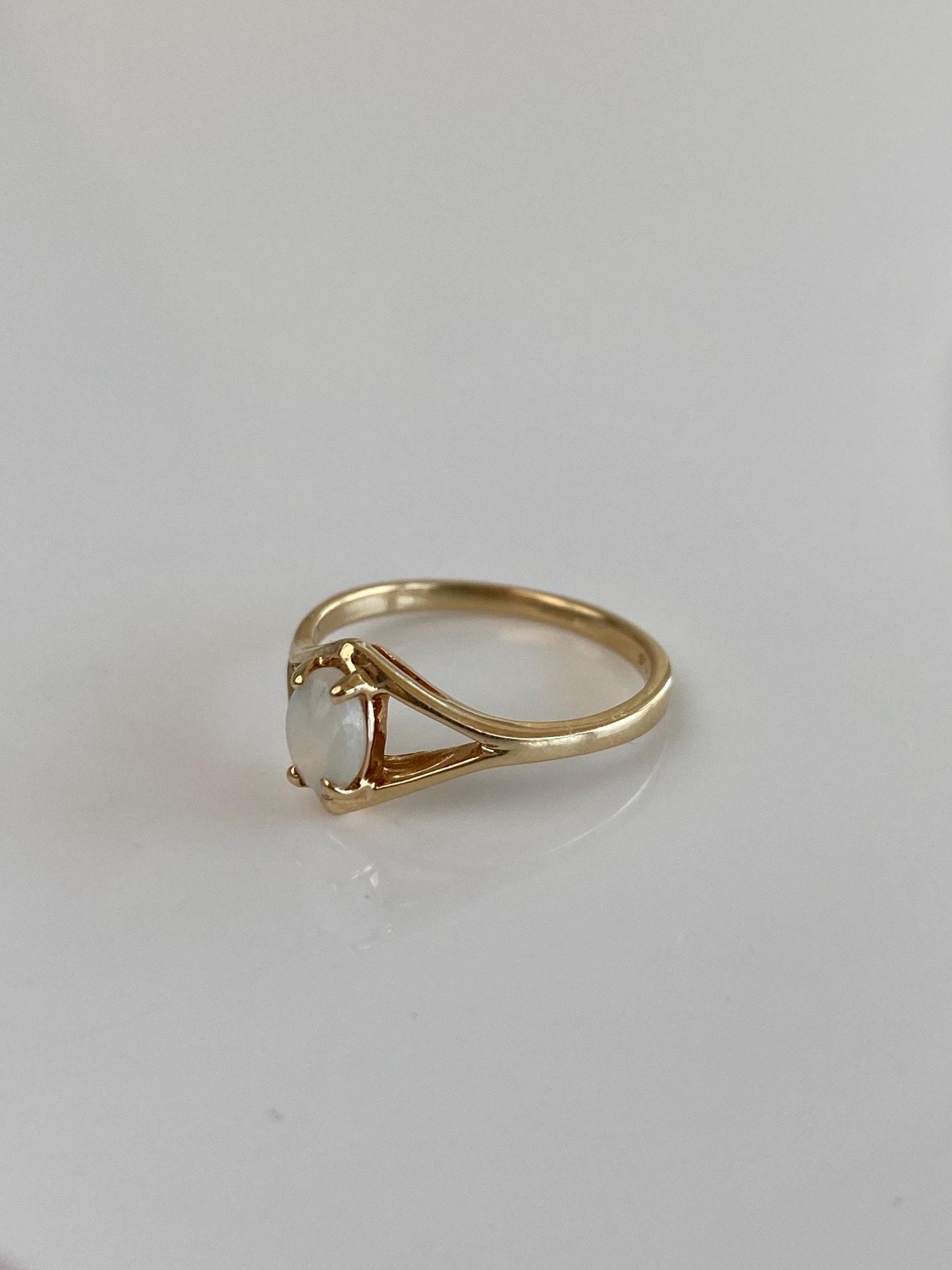 Vintage Solid 10k Yellow Gold Opal Ring - Size 5.75