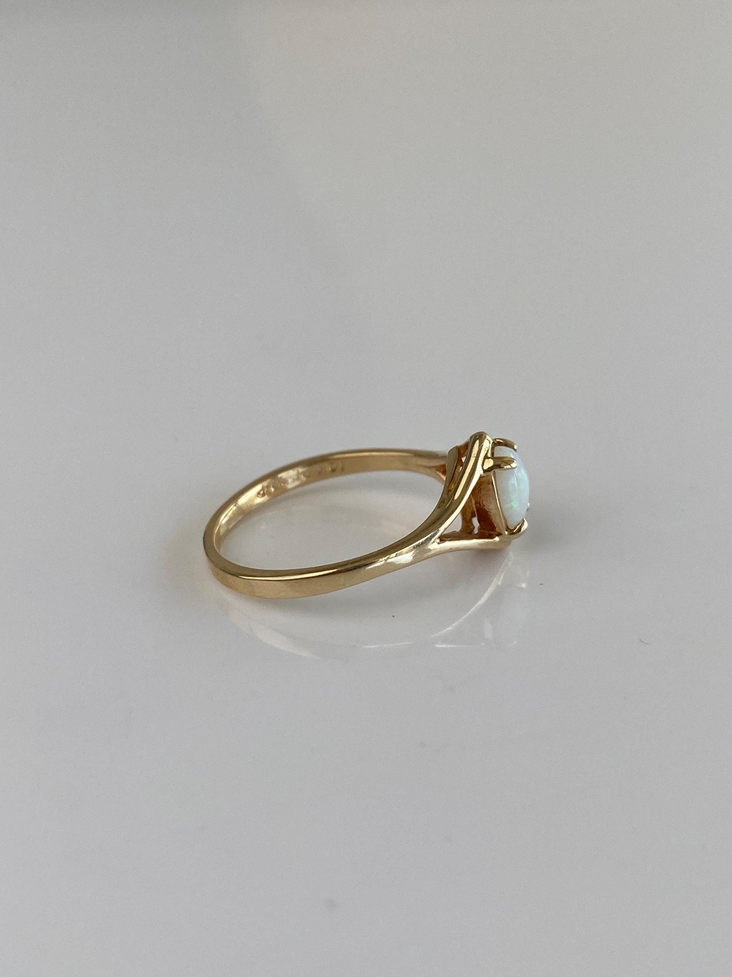 Vintage Solid 10k Yellow Gold Opal Ring - Size 5.75