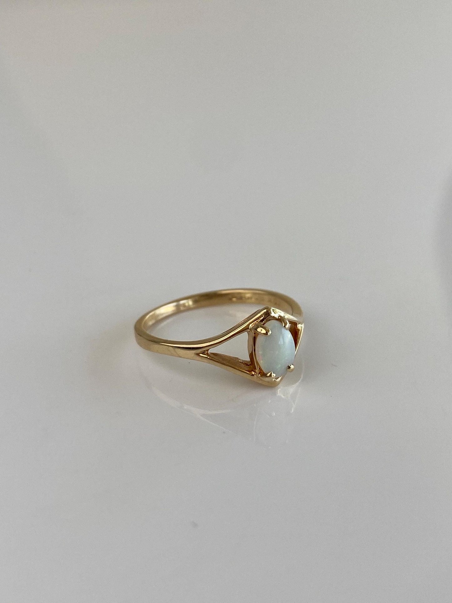 Vintage Solid 10k Yellow Gold Opal Ring - Size 5.75