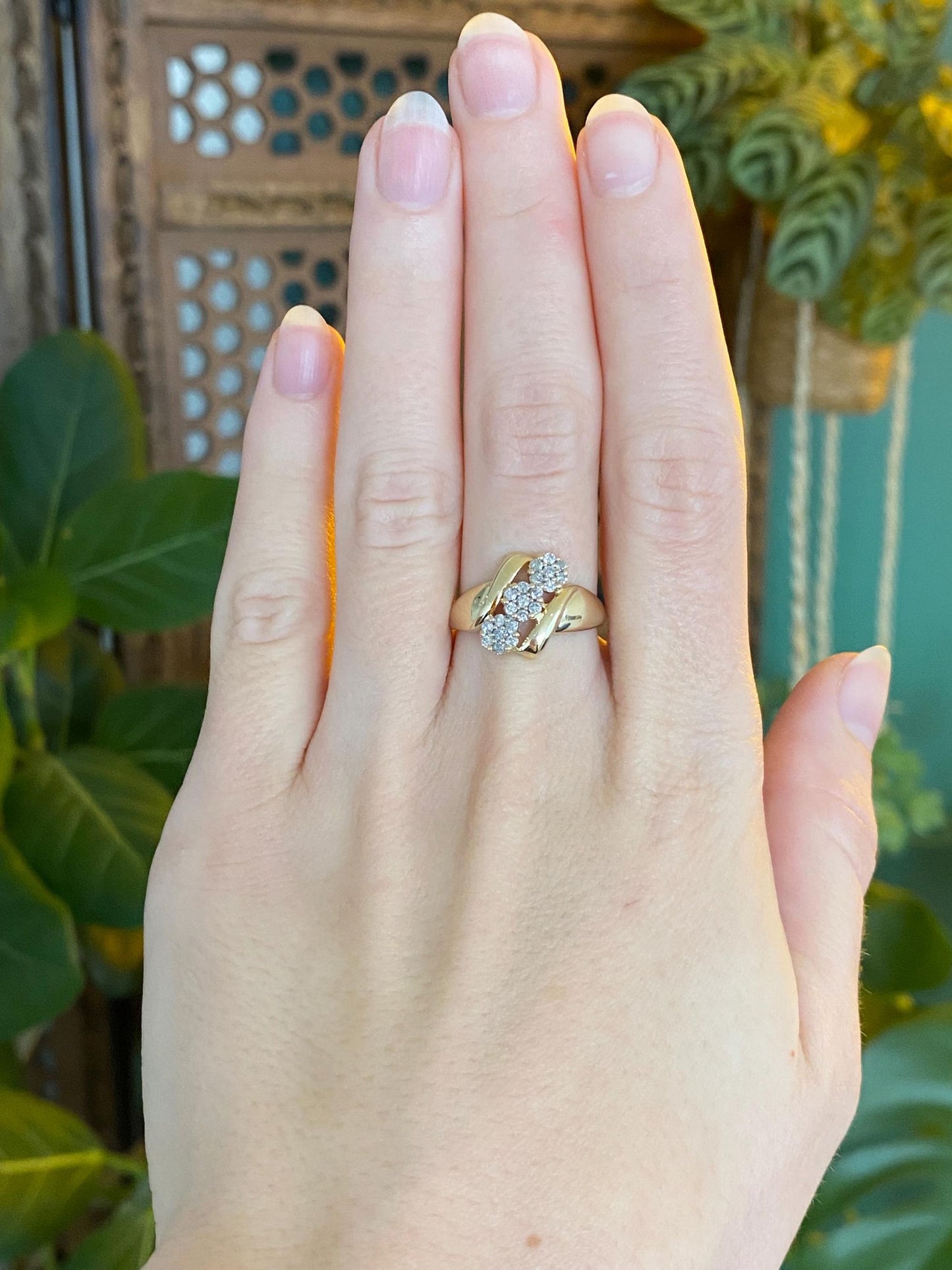 Vintage Solid 10k Yellow Gold Diamond Cluster Ring - Size 6.75