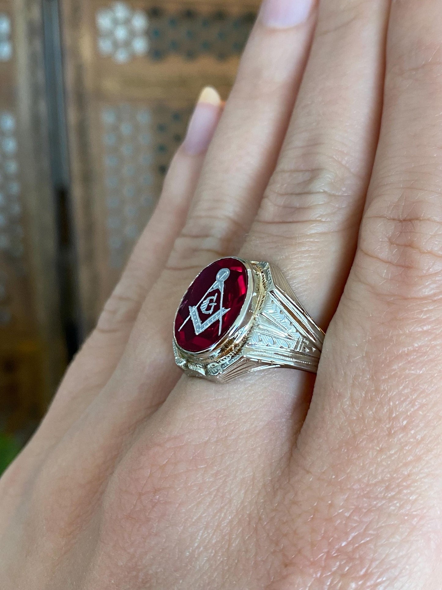 Vintage Solid 10k White Gold Pink Sapphire Freemason Ring - Size 8.5