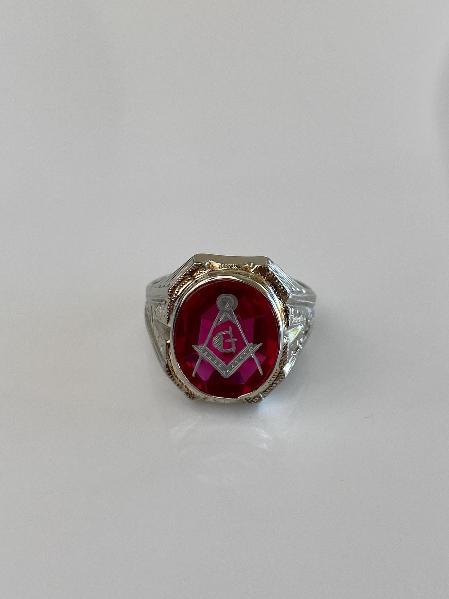 Vintage Solid 10k White Gold Pink Sapphire Freemason Ring - Size 8.5