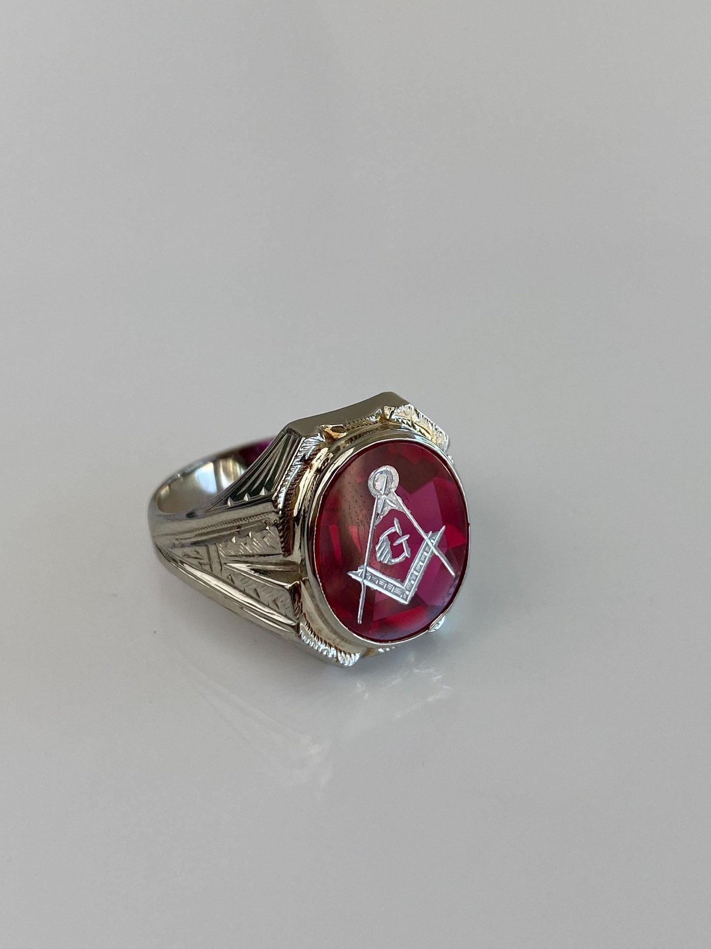 Vintage Solid 10k White Gold Pink Sapphire Freemason Ring - Size 8.5